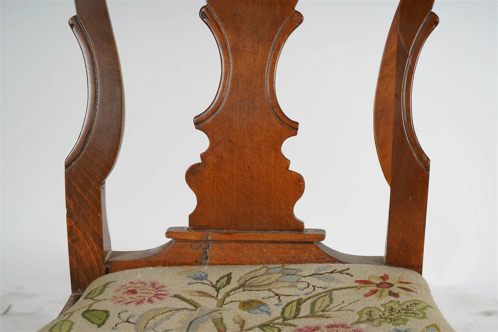 AF2-001: ANTIQUE PAIR OF MID TO LATE 18TH CENTURY ENGLISH QUEEN ANNE SIDE CHAIRS