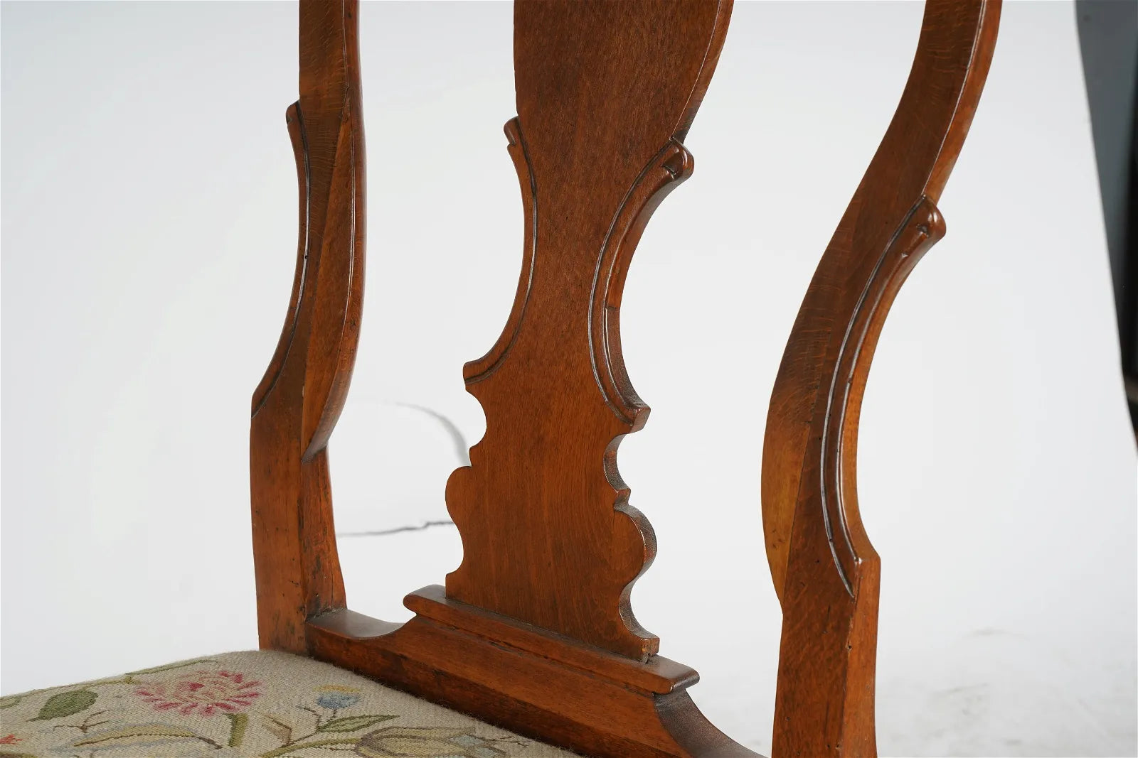 AF2-001: ANTIQUE PAIR OF MID TO LATE 18TH CENTURY ENGLISH QUEEN ANNE SIDE CHAIRS