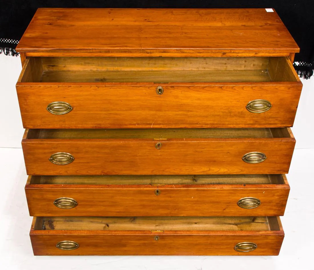 AF4-030: ANTIQUE LATE 18TH C AMERICAN FEDERAL MAPLE CHEST OF DRAWERS