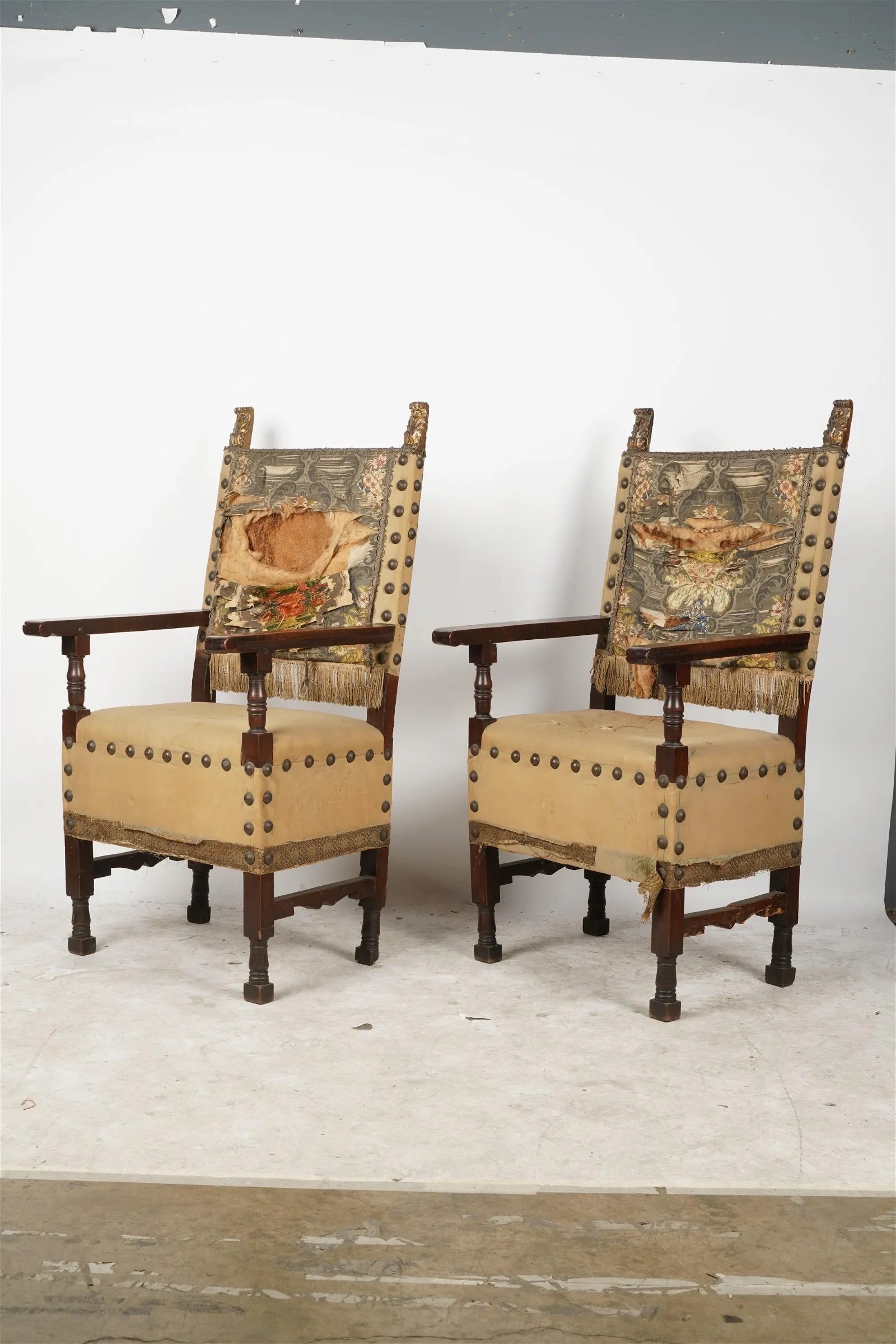 AF2-032: ANTIQUE PAIR OF MID 18TH C WALNUT SPANISH BAROQUE  HALL / THRONE ARMCHAIRS