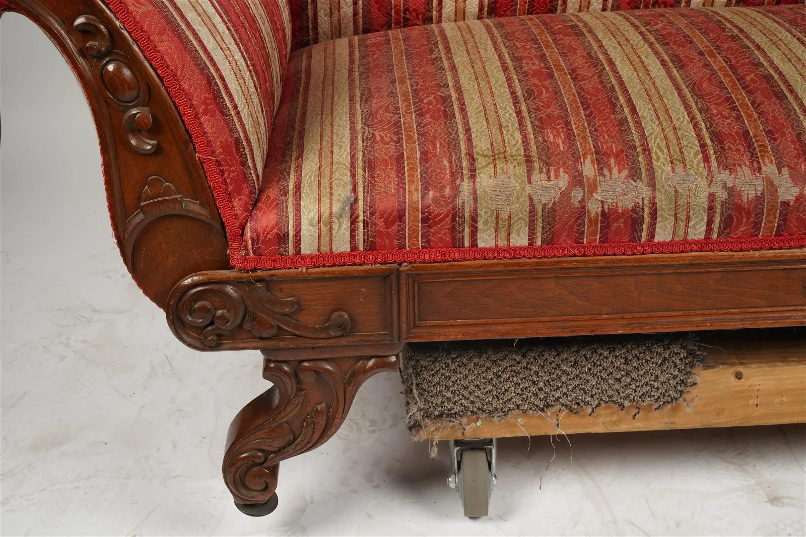 AF2-265: Antique Mid 19th C American Victorian Rococo Revival Carved Walnut Upholstered Sofa