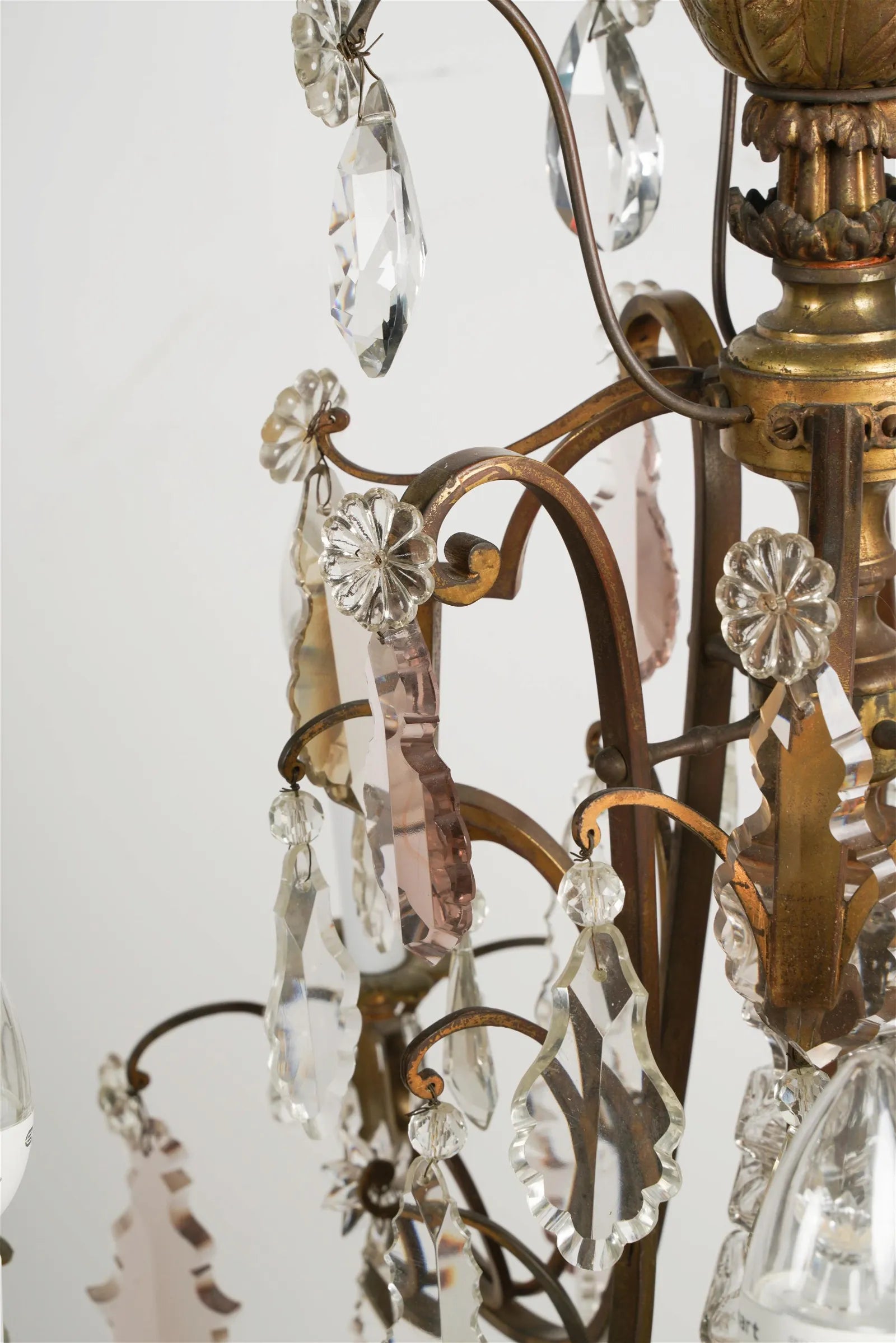 AL1-064: EARLY 20TH CENTURY FRENCH CRYSTAL & BRASS 8 LIGHT CHANDELIER