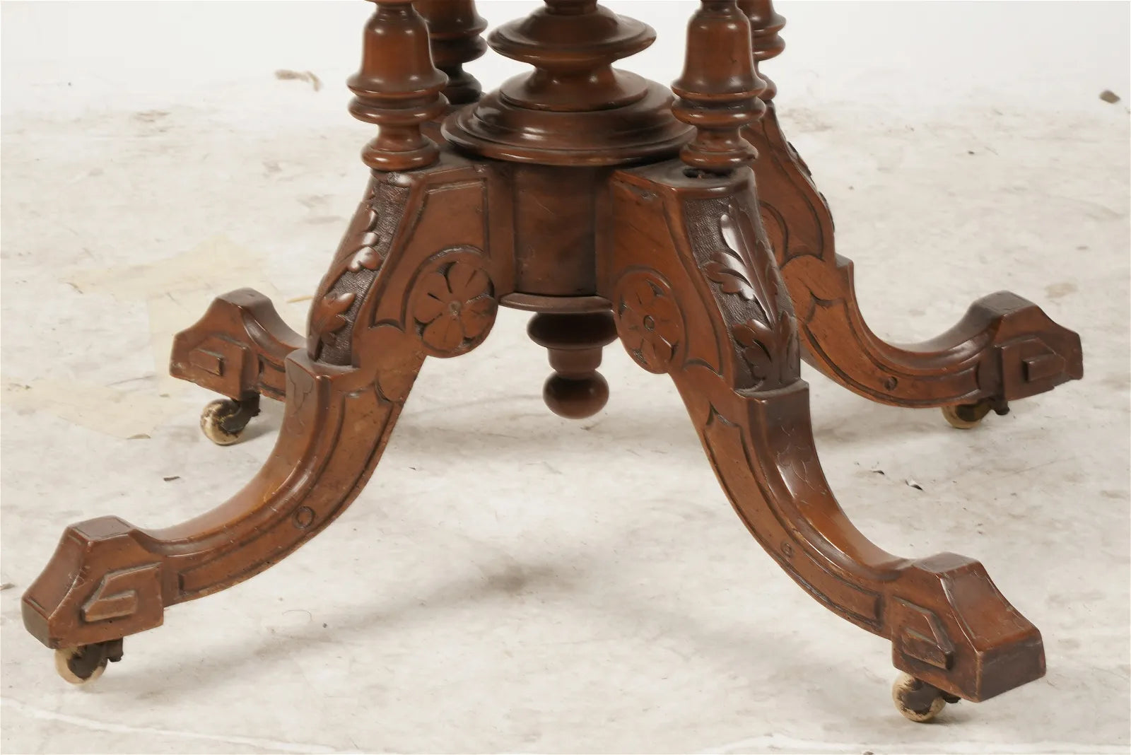 AF1-087:  ANTIQUE MID TO LATE 19TH CENTURY ENGLISH VICTORIAN BURL WALNUT TILT-TOP CENTER TABLE