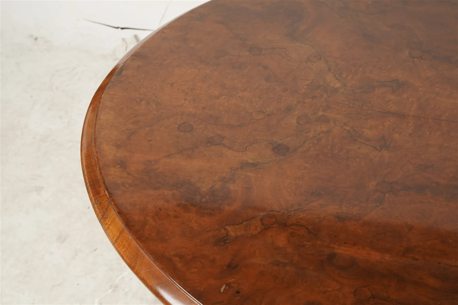 AF1-087:  ANTIQUE MID TO LATE 19TH CENTURY ENGLISH VICTORIAN BURL WALNUT TILT-TOP CENTER TABLE