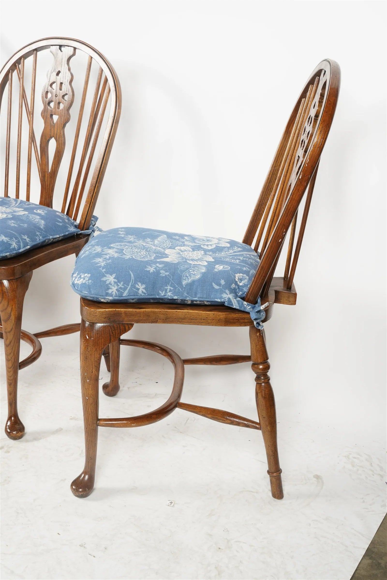 AF2-042: Antique Set of 8 Late 20th C English Oak Windsor Chairs With Cabriole Feet