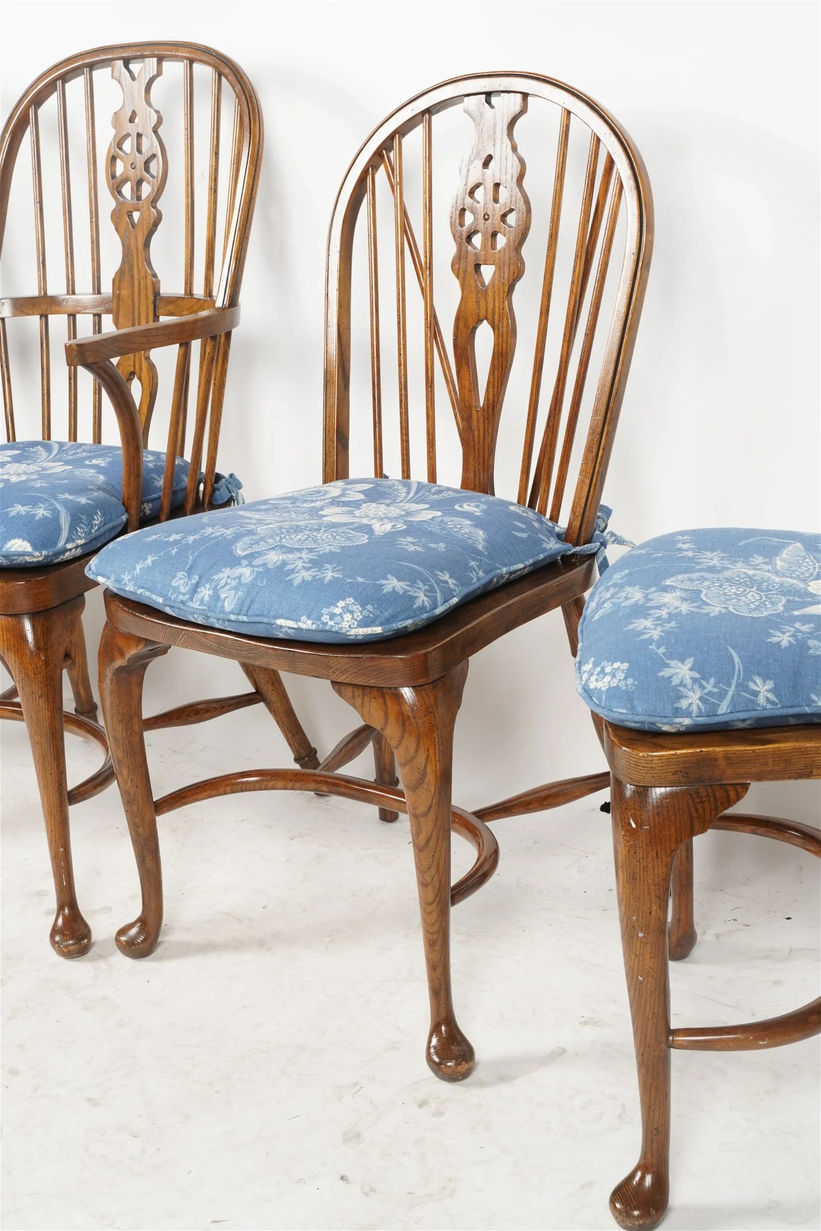 AF2-042: Antique Set of 8 Late 20th C English Oak Windsor Chairs With Cabriole Feet