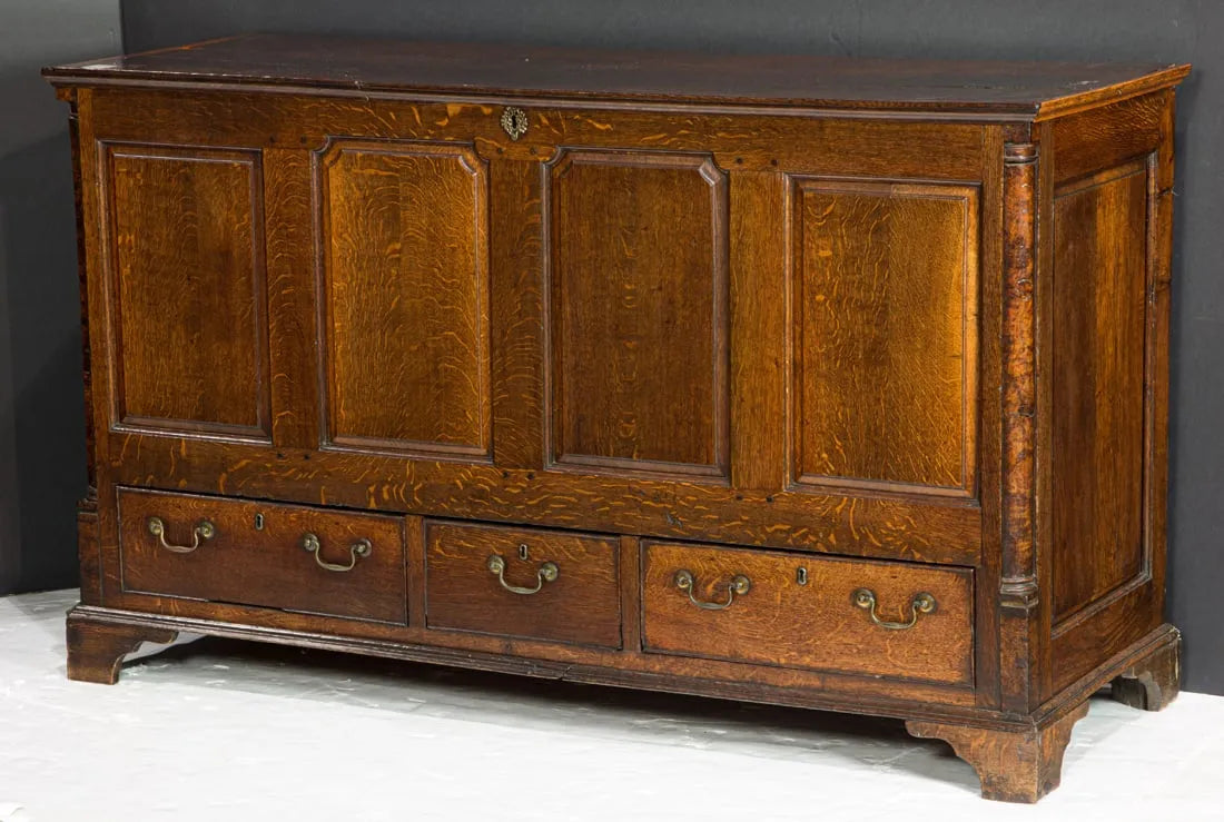 AF4-004: Antique Late 18th Century English Georgian Quarter Sawn Oak Blanket Chest