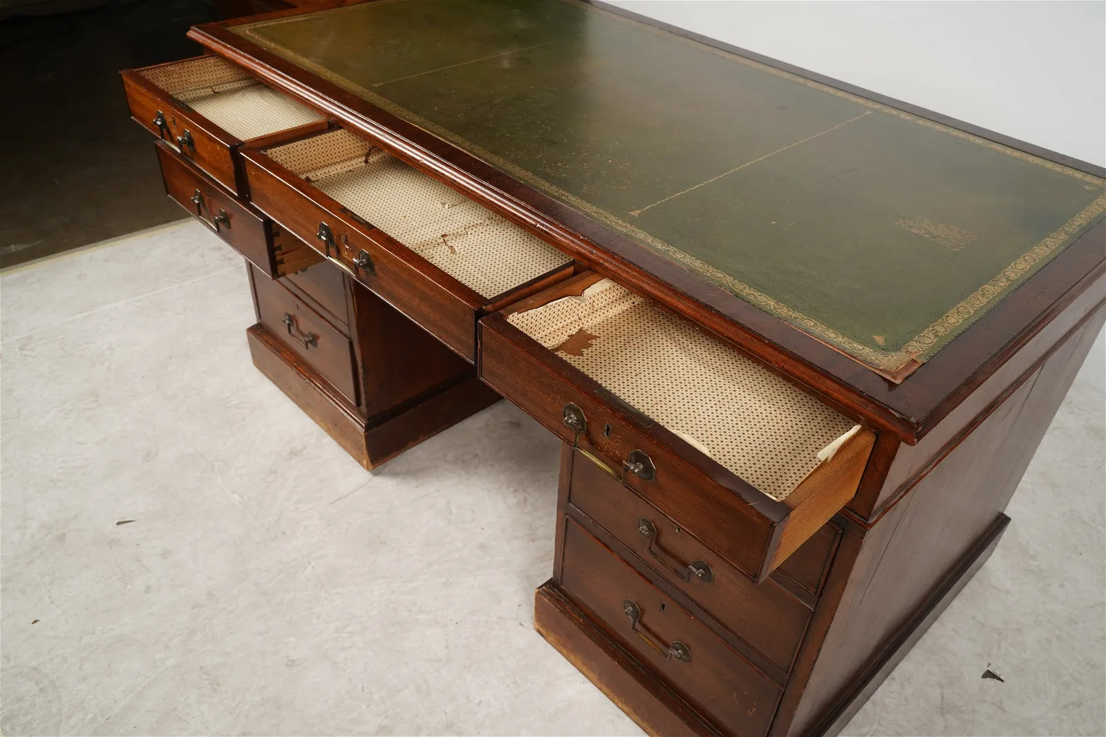 AF5-019: Antique Mid 19th Century English Georgian Style  Mahogany Pedestal Desk W/ Leather Inset Top