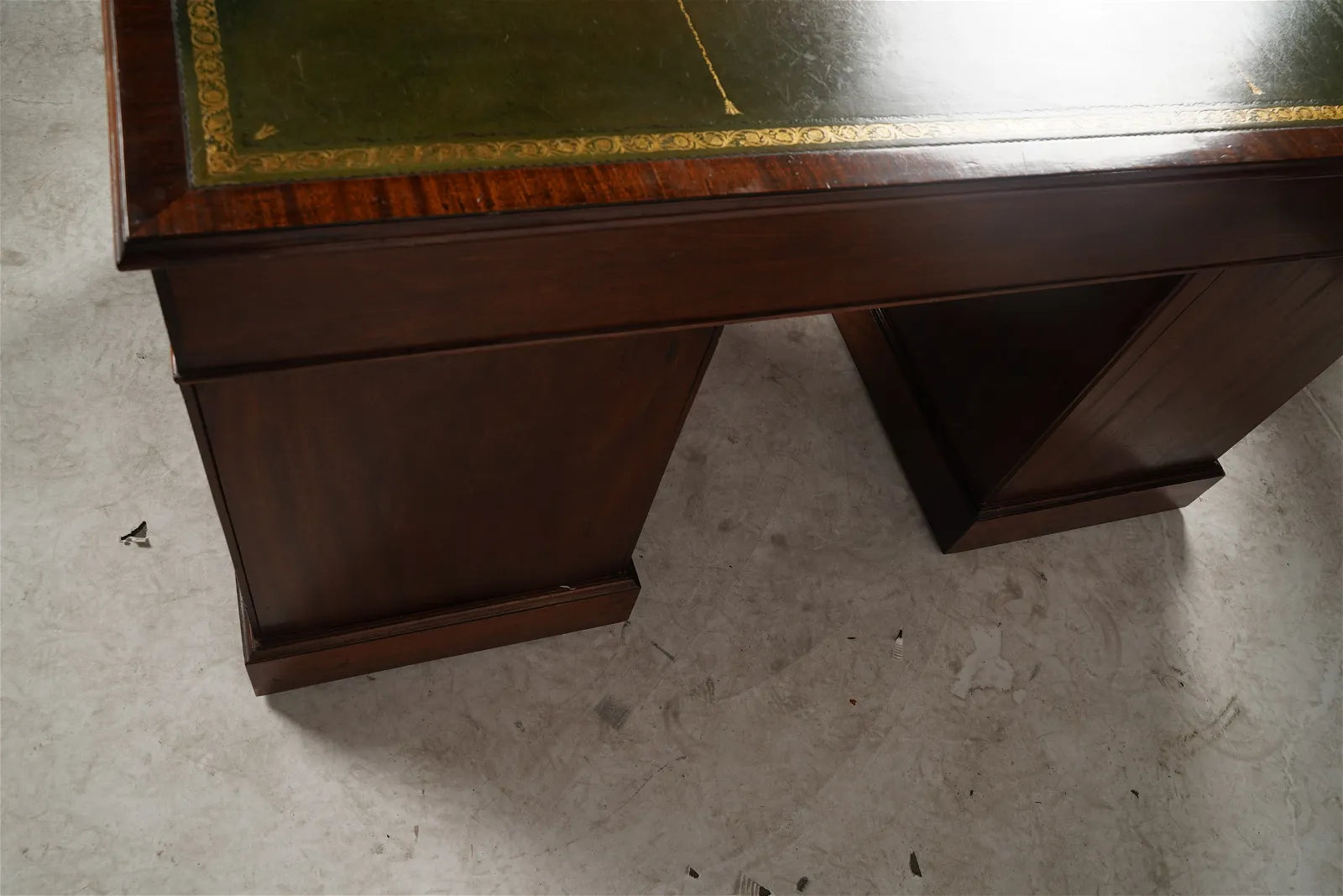 AF5-019: Antique Mid 19th Century English Georgian Style  Mahogany Pedestal Desk W/ Leather Inset Top