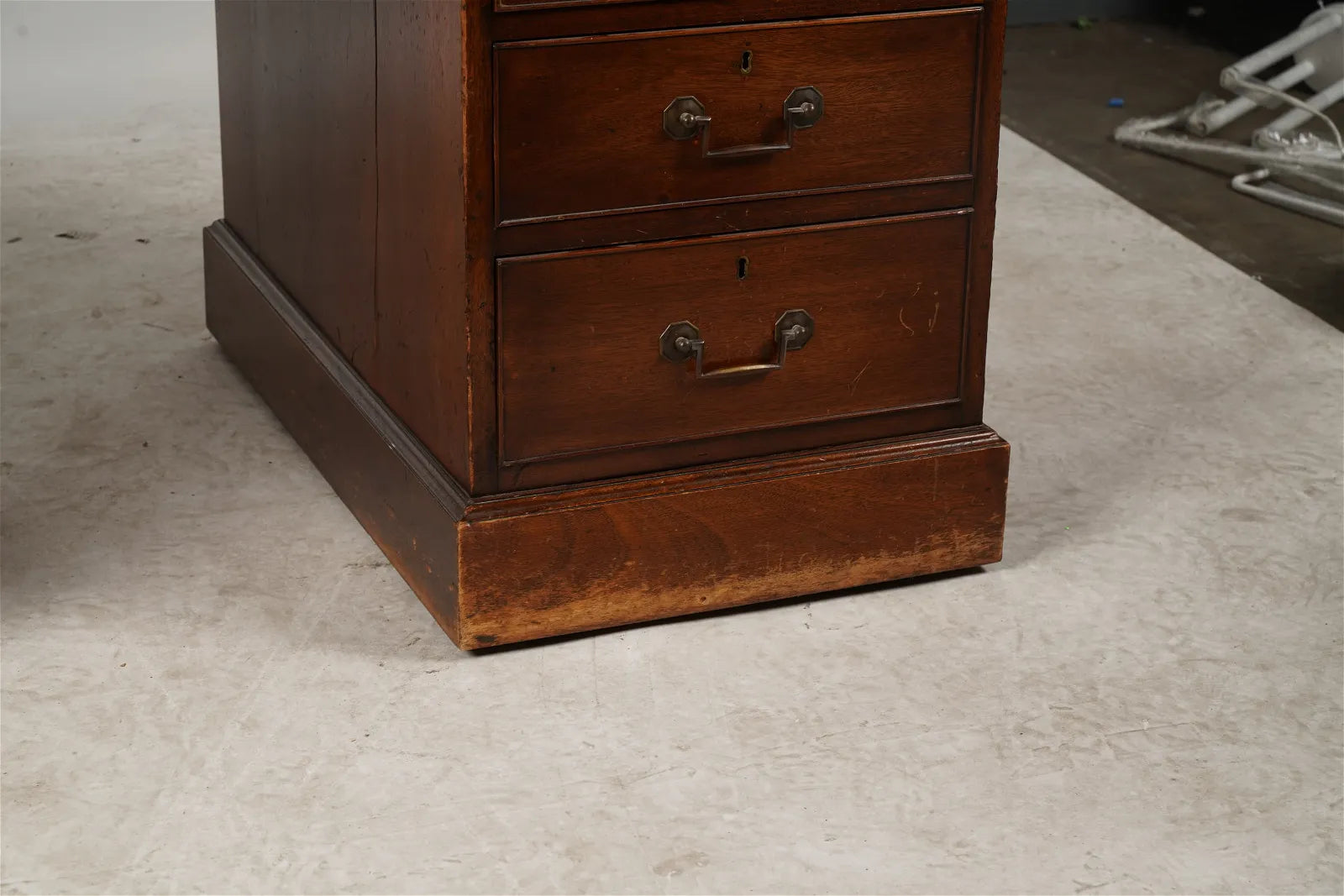 AF5-019: Antique Mid 19th Century English Georgian Style  Mahogany Pedestal Desk W/ Leather Inset Top