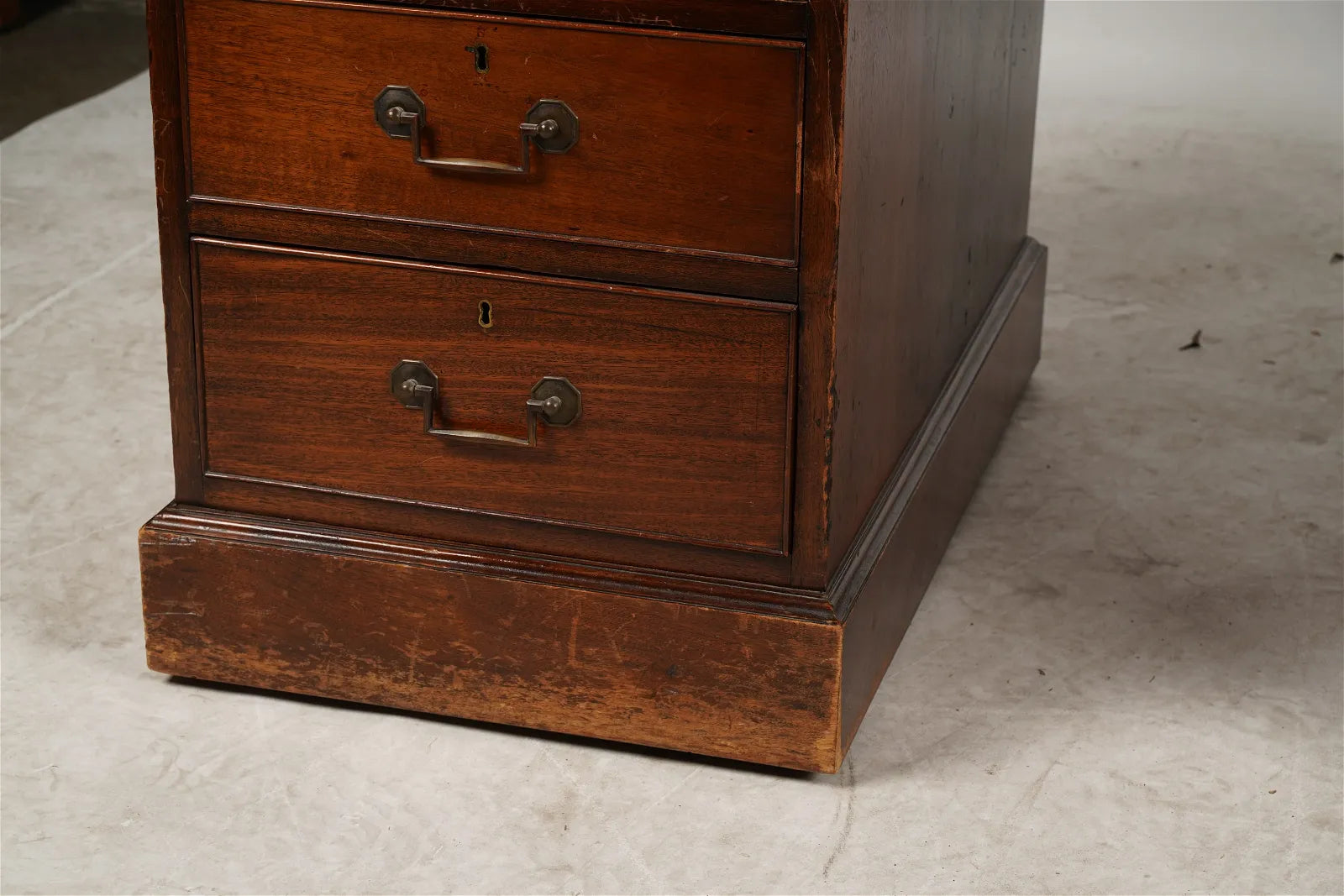 AF5-019: Antique Mid 19th Century English Georgian Style  Mahogany Pedestal Desk W/ Leather Inset Top