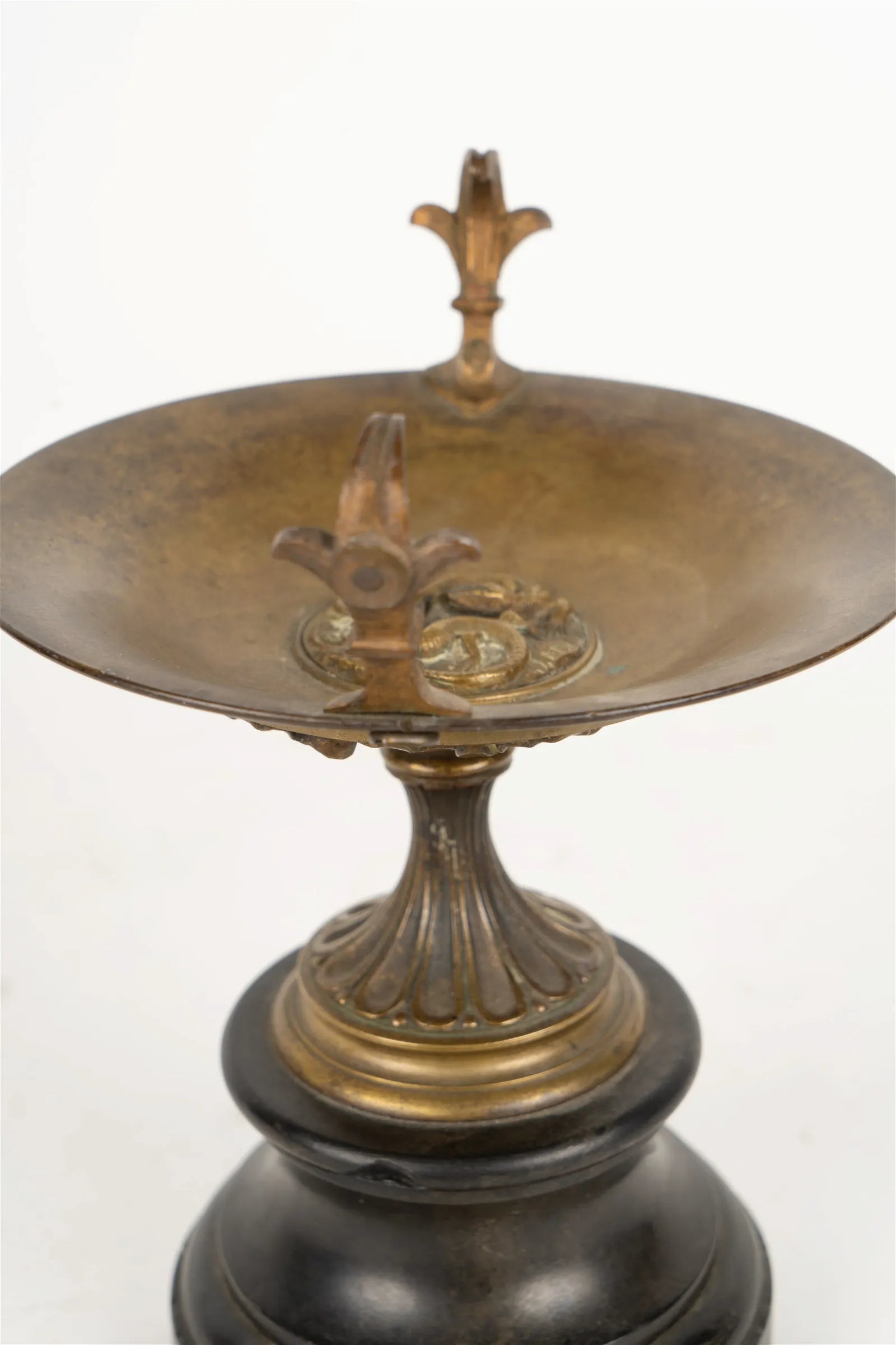 DA2-017: Mid 19th Century Bronze Tazza on Marble Base - Jules Moigniez (1835 - 1894)