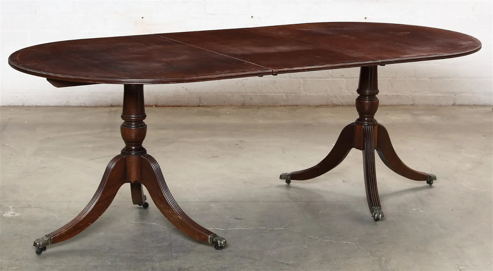 AF1-121: Antique Early 20th Century English Georgian Style Double Pedestal Oval Mahogany Dining Table With Cross Banding