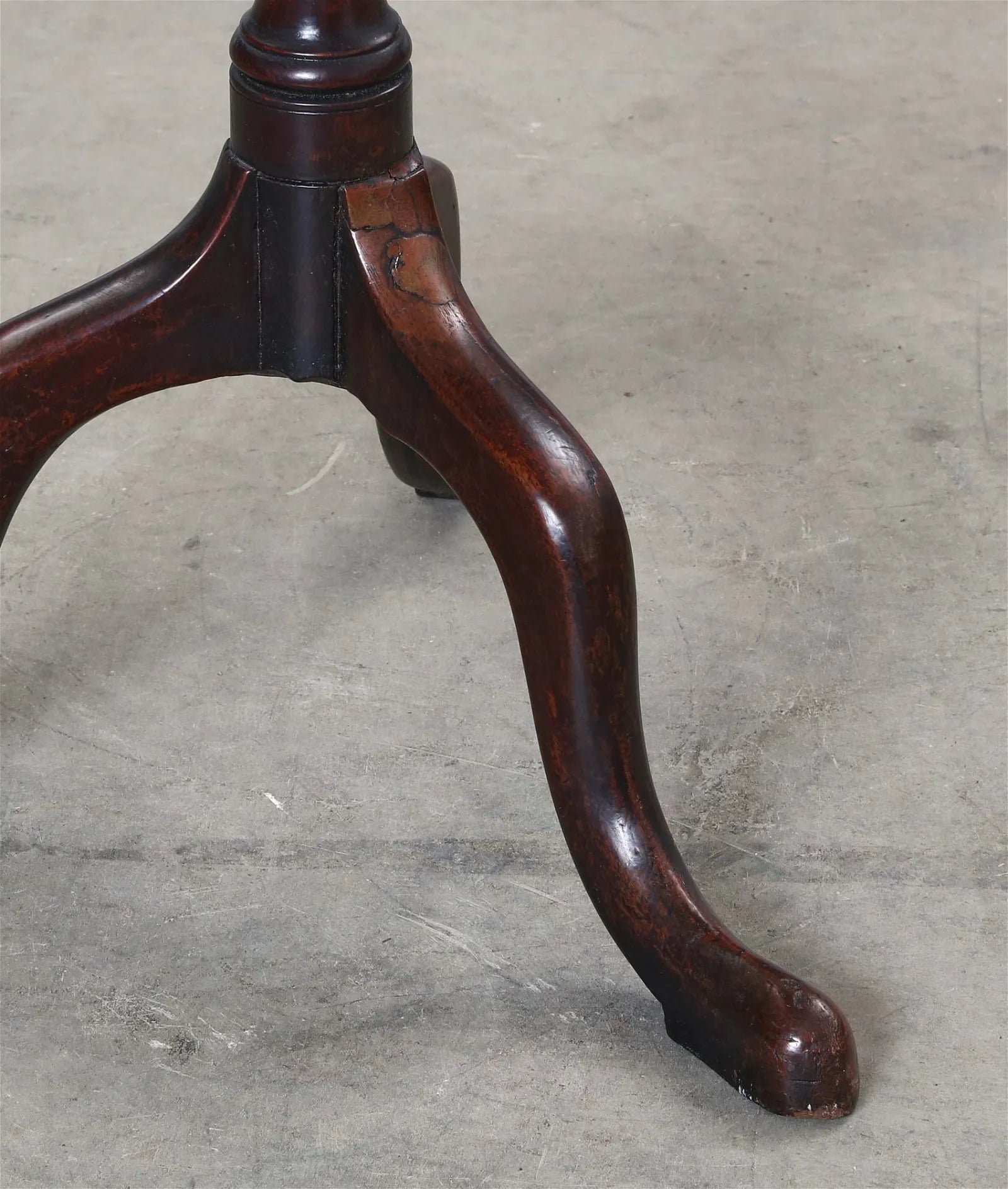 AF1-095:  Antique Late 18th English George III Mahogany Tilt Top Tripod Table