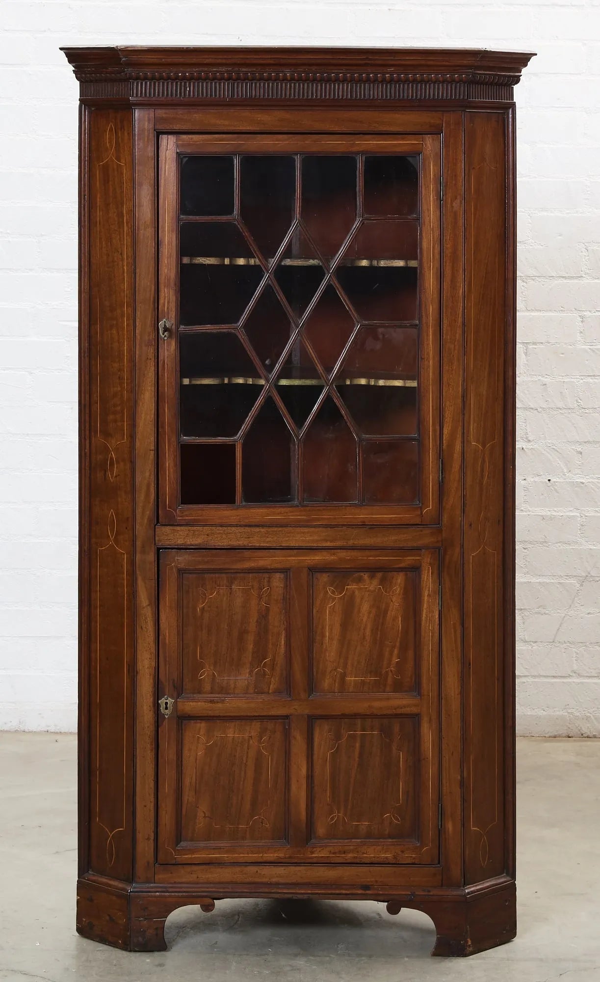 AF3-011: Antique Late 18th Century American Federal Inlaid Mahogany Corner Cabinet