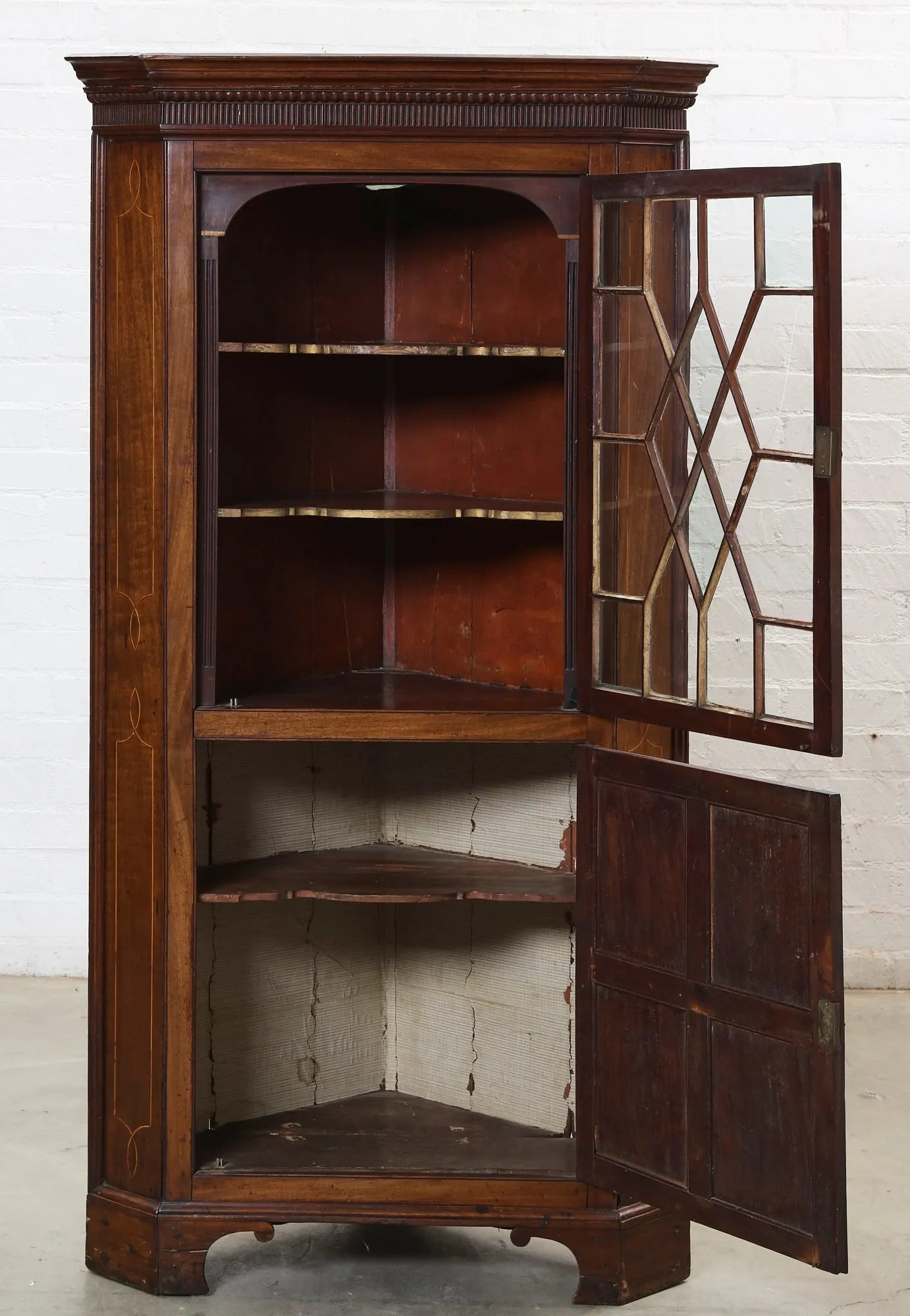 AF3-011: Antique Late 18th Century American Federal Inlaid Mahogany Corner Cabinet