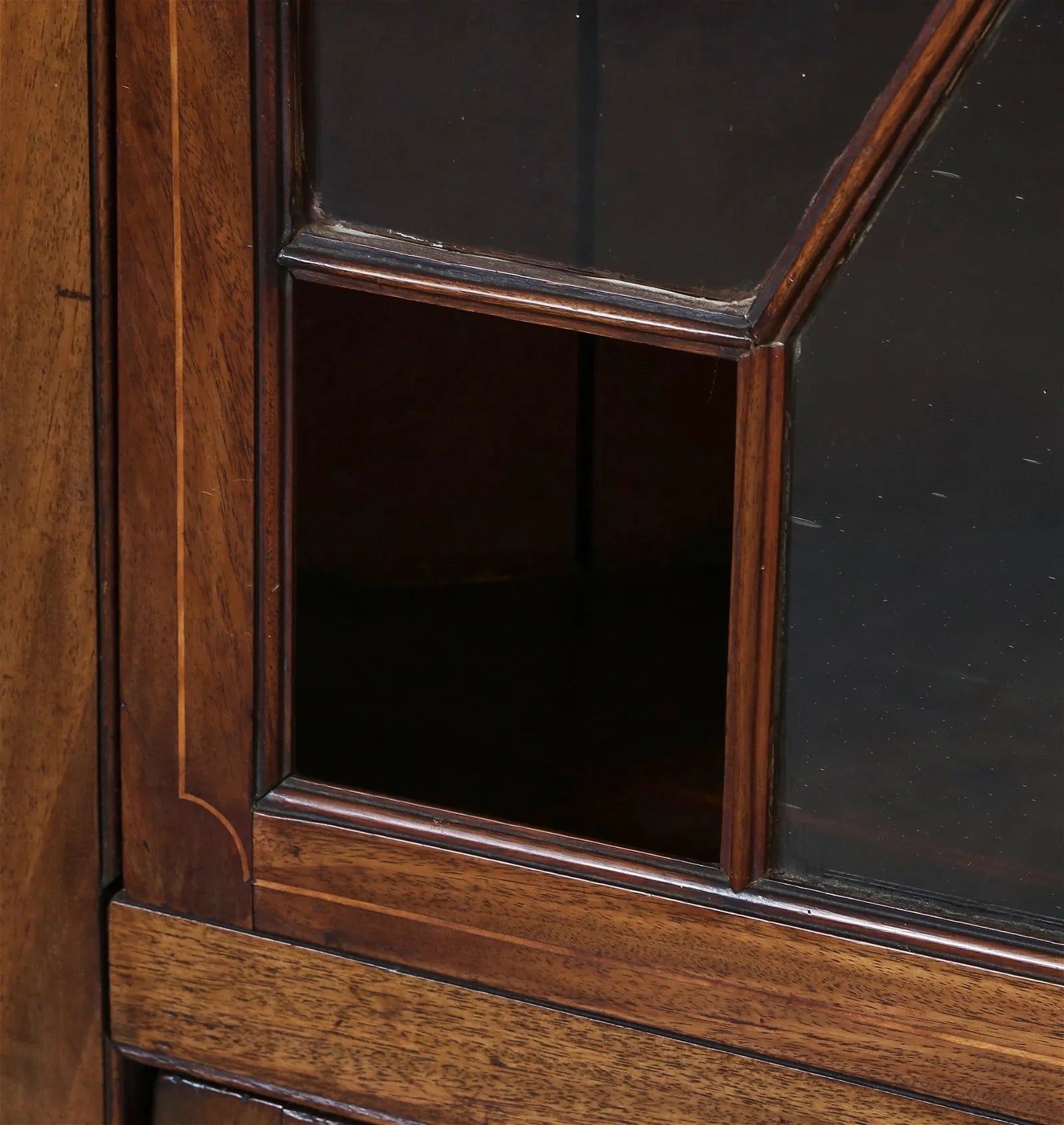 AF3-011: Antique Late 18th Century American Federal Inlaid Mahogany Corner Cabinet