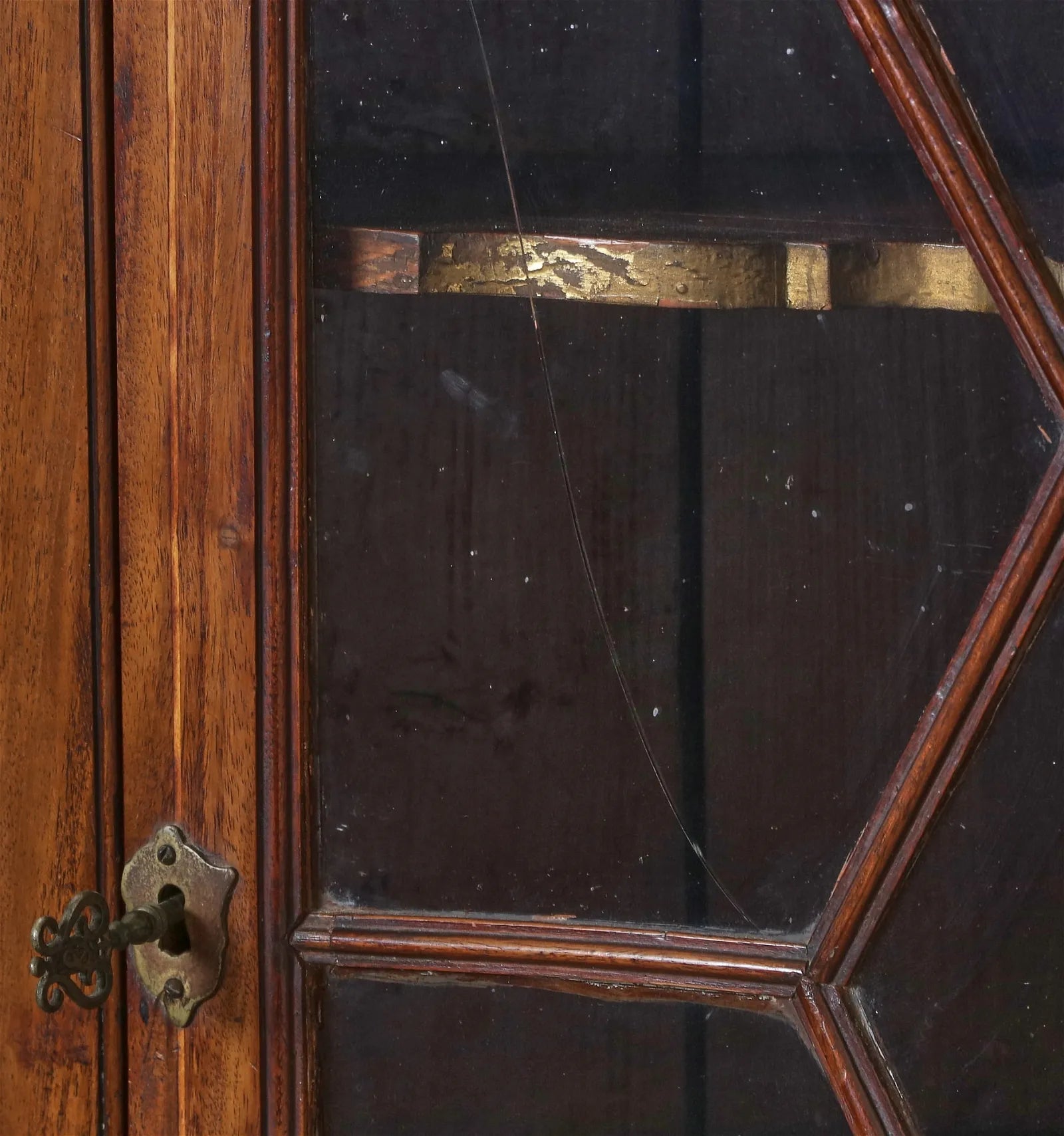 AF3-011: Antique Late 18th Century American Federal Inlaid Mahogany Corner Cabinet