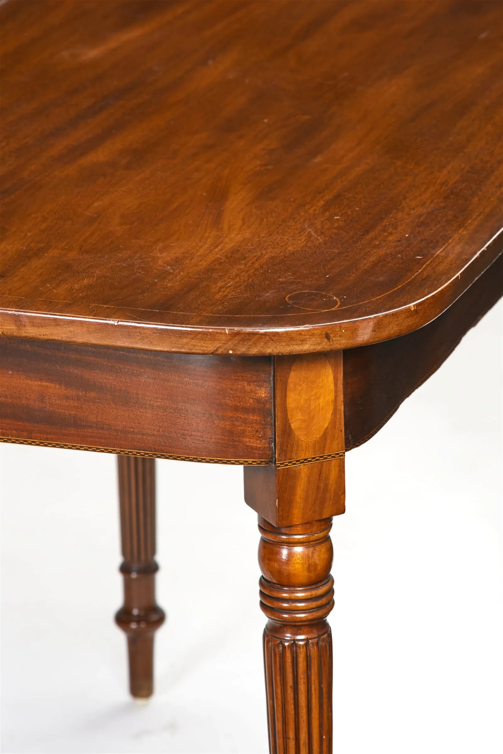 AF1-028: ANTIQUE EARLY 19TH CENTURY AMERICAN SHERATON INLAY MAHOGANY BANQUET DINING TABLE