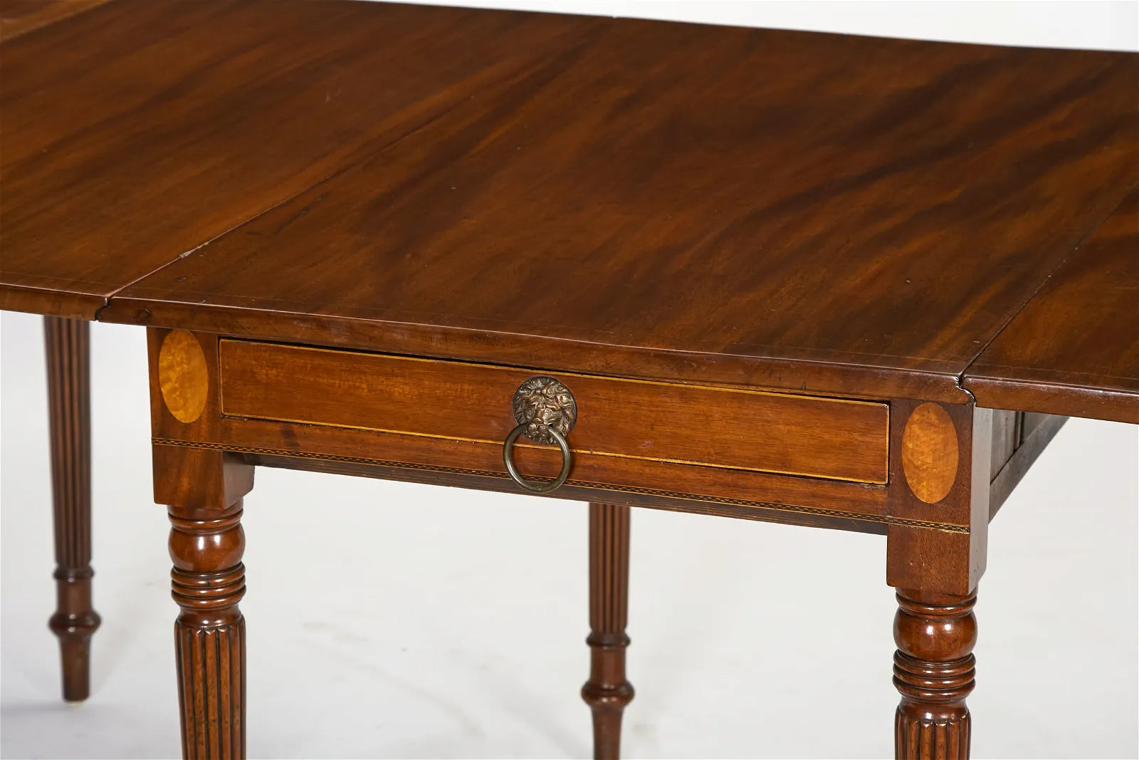 AF1-028: ANTIQUE EARLY 19TH CENTURY AMERICAN SHERATON INLAY MAHOGANY BANQUET DINING TABLE