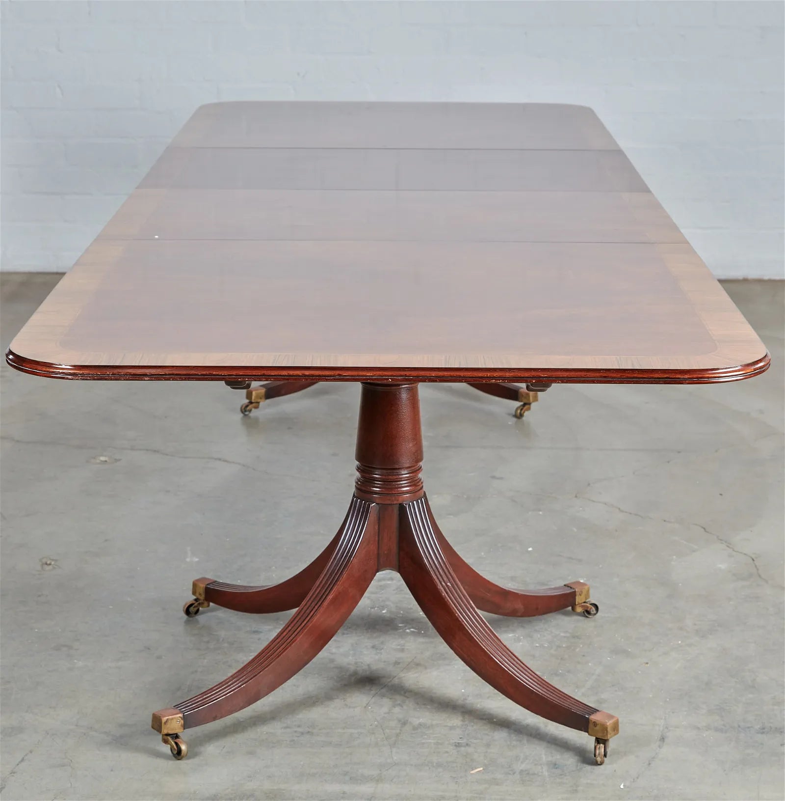 AF1-395: 20th Century English Georgian Double Pedestal Mahogany Dining Table w/ Cross Banded Border & 2 Leaves