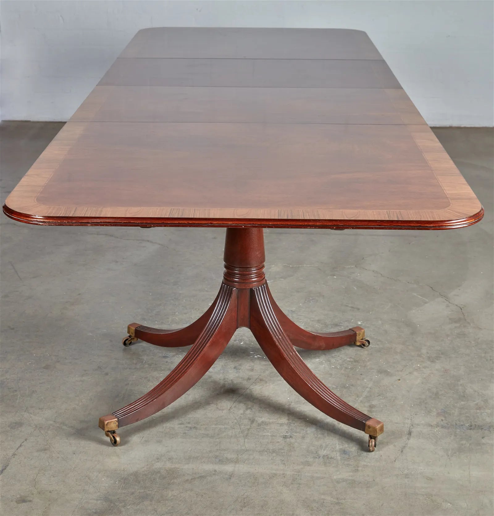 AF1-395: 20th Century English Georgian Double Pedestal Mahogany Dining Table w/ Cross Banded Border & 2 Leaves