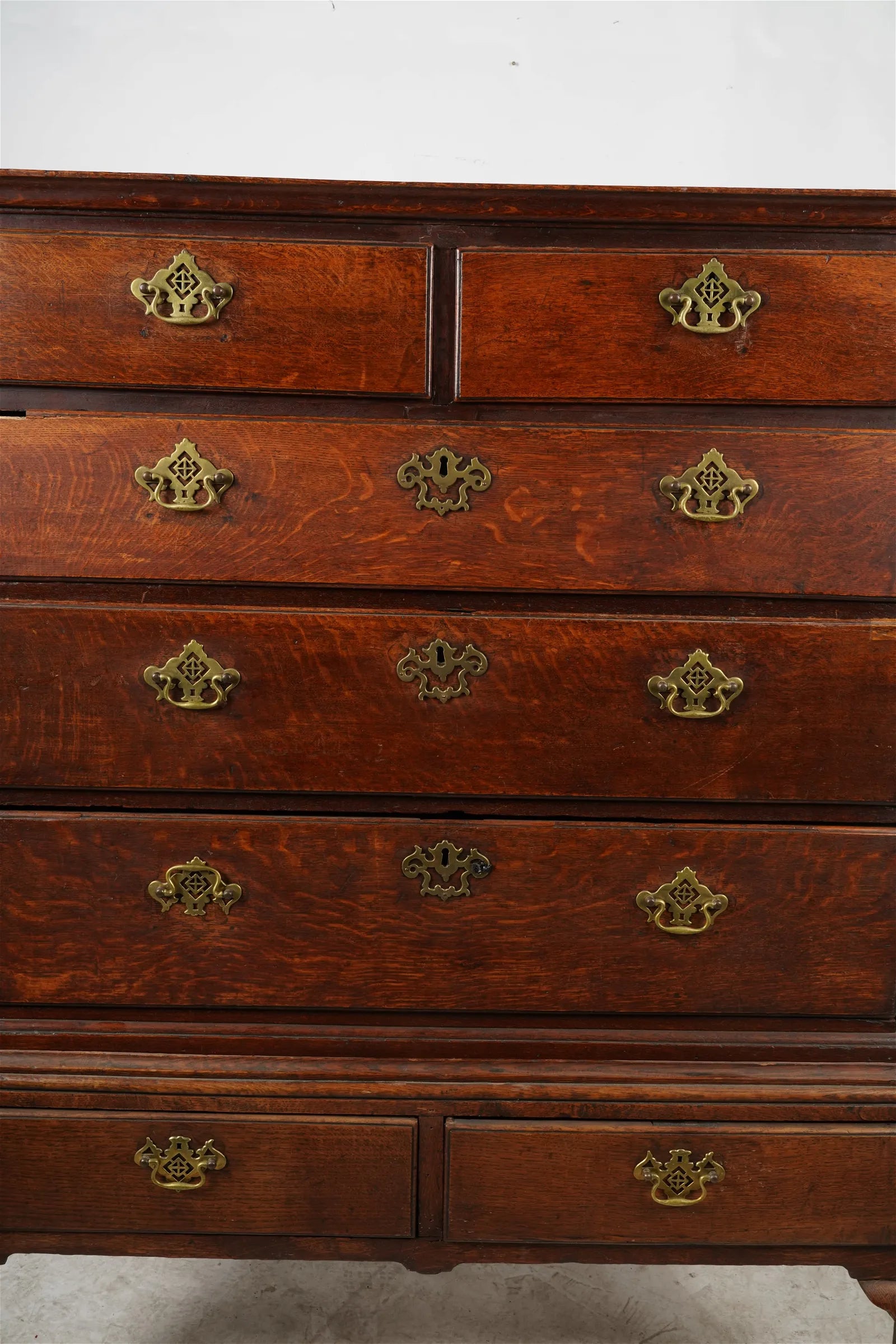 AF4-051: Antique Period Late 1700's English Georgian Quarter Sawn Oak Chest on Stand