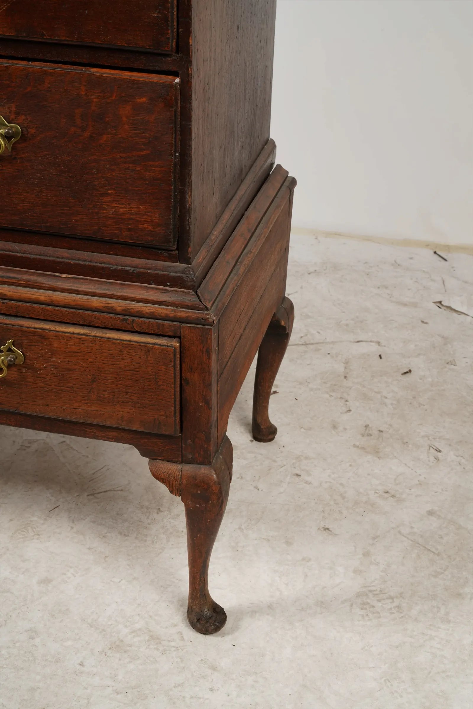 AF4-051: Antique Period Late 1700's English Georgian Quarter Sawn Oak Chest on Stand