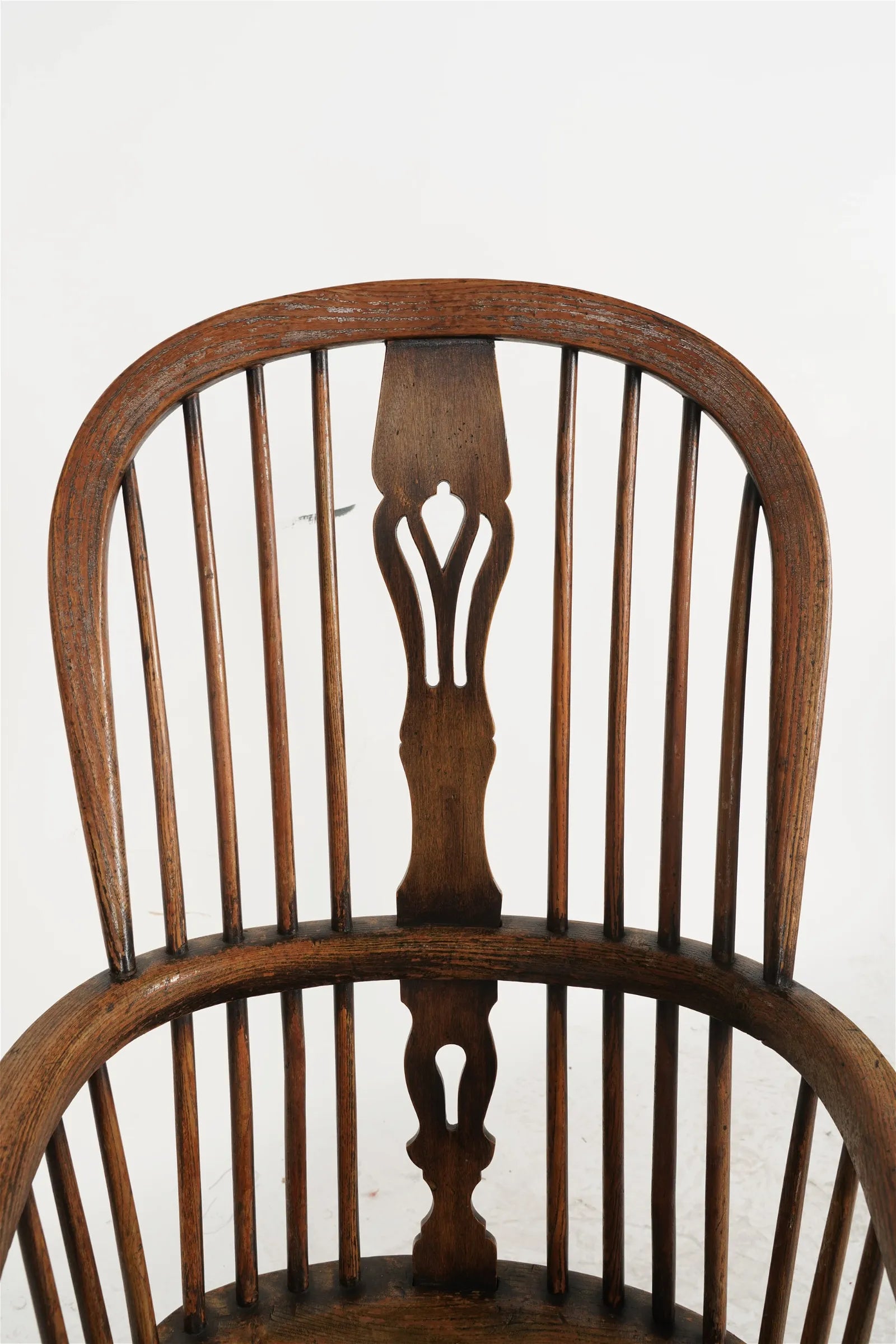 AF2-335: Antique Early 20th Century Pine English Fiddleback Windsor Armchair