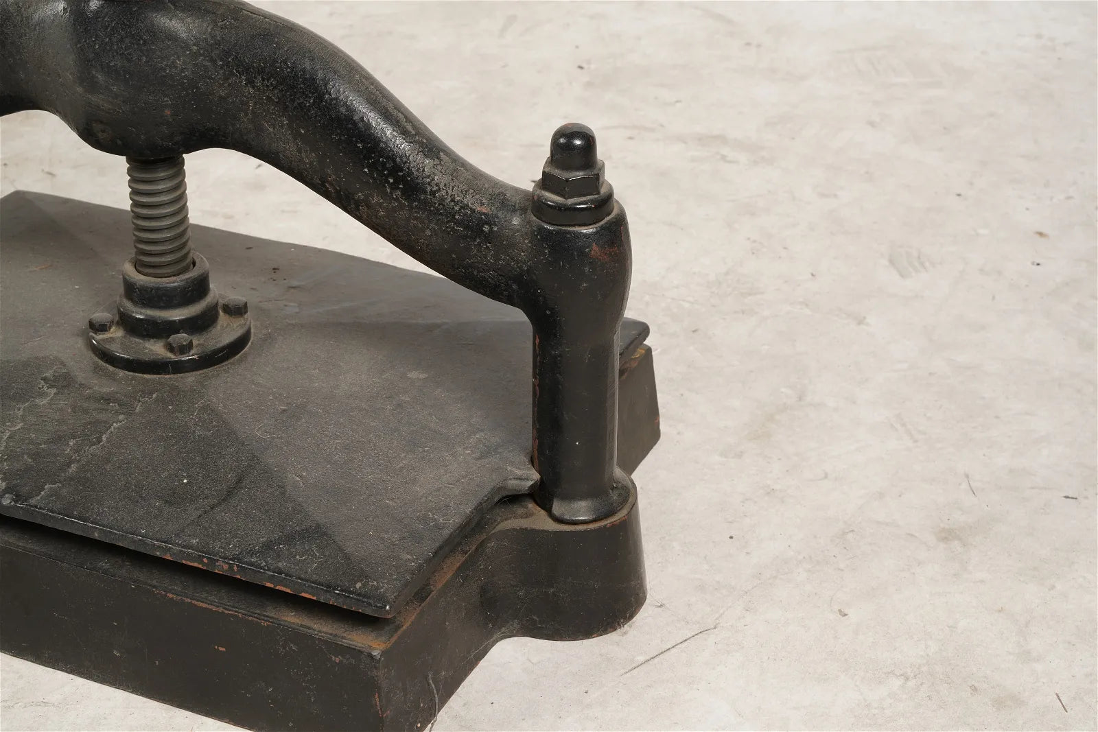 CR9-008: Late 19th C Cast Iron Book Press