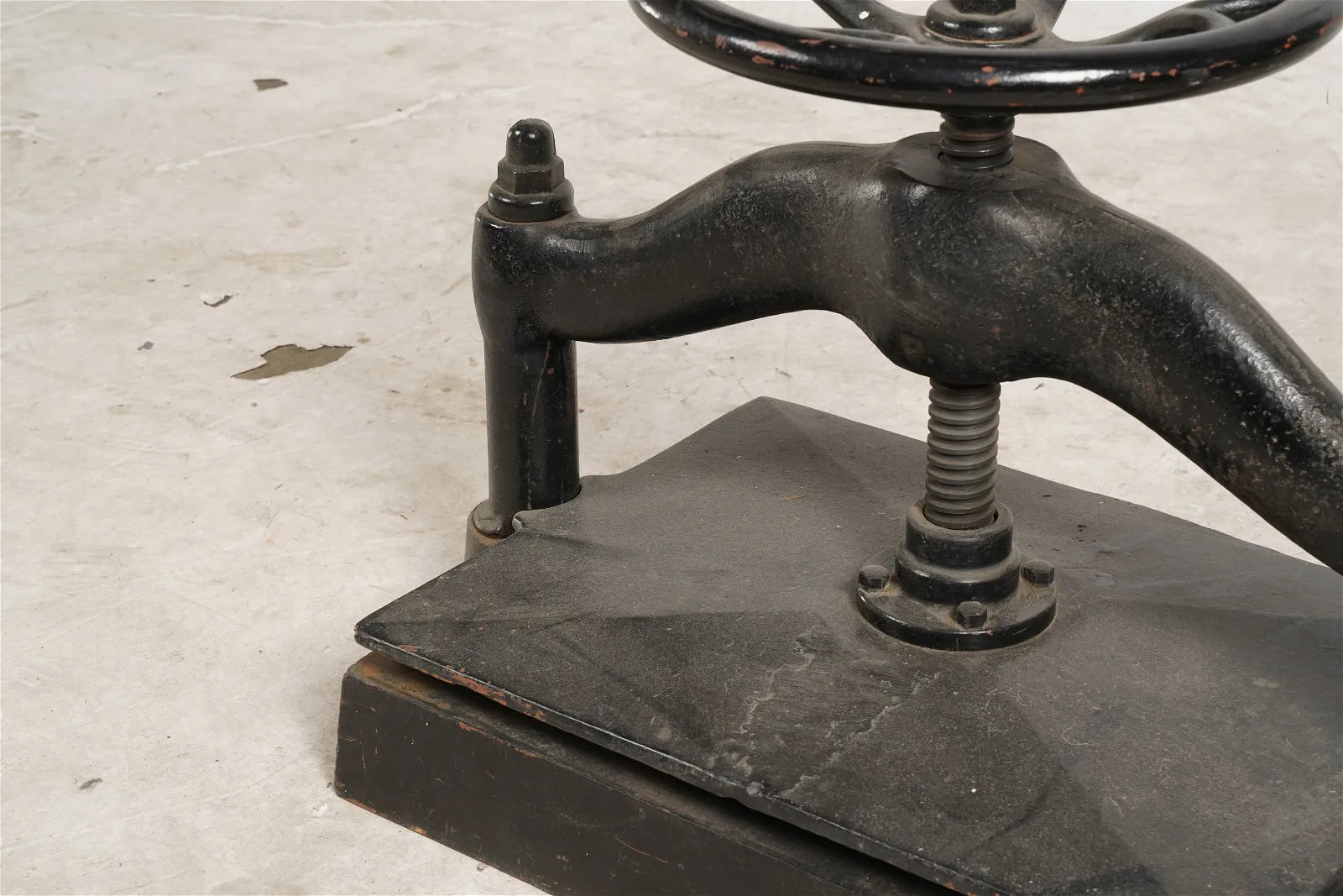 CR9-008: Late 19th C Cast Iron Book Press