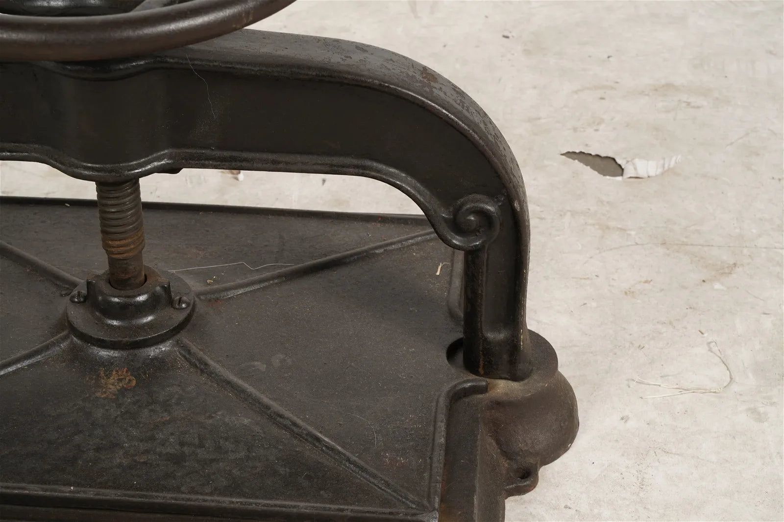 CR9-009: Late 19th C Cast Iron Book Press