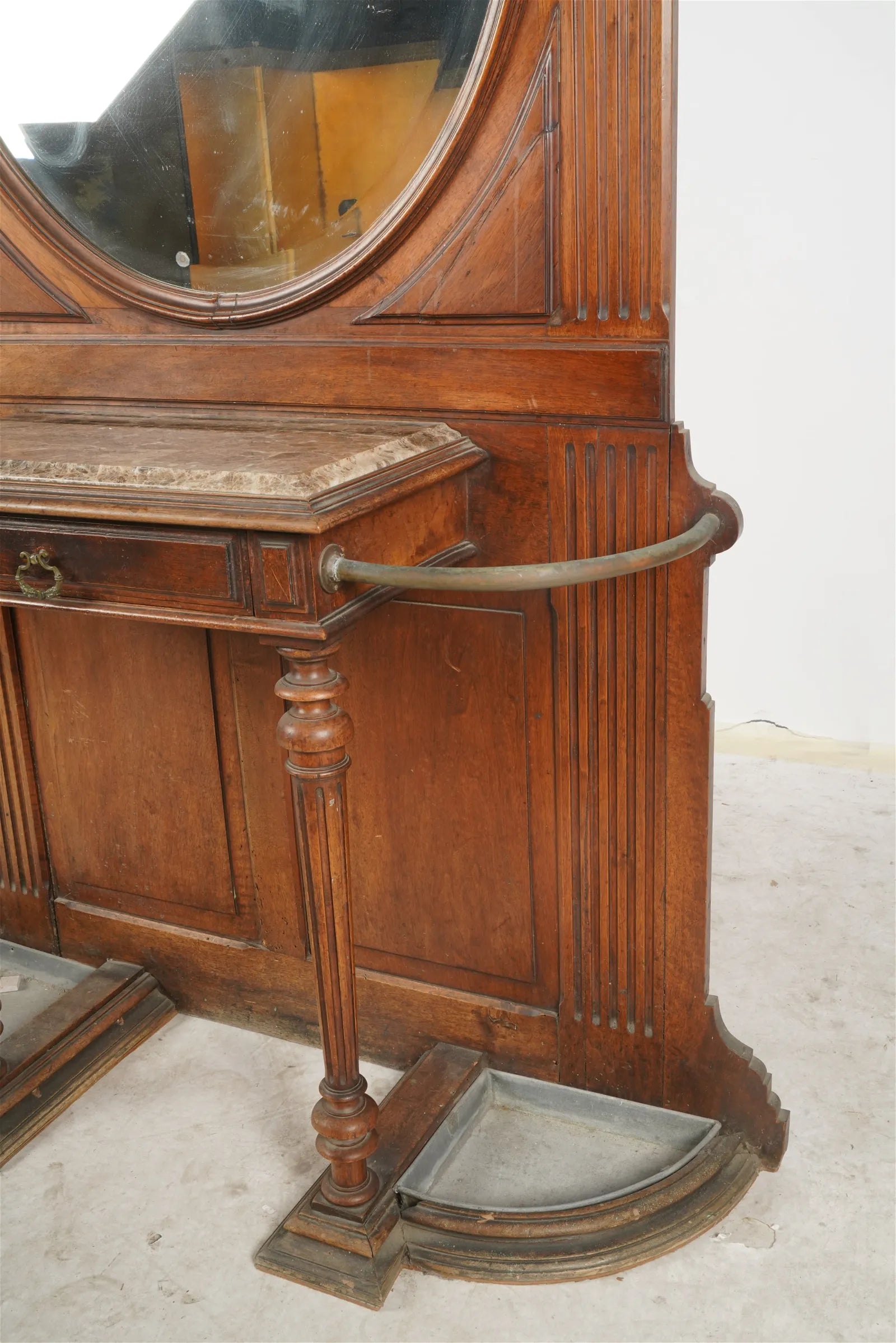 AF9-001: Antique Circa 1870 American Victorian Walnut Entry Hall Tree / Stand