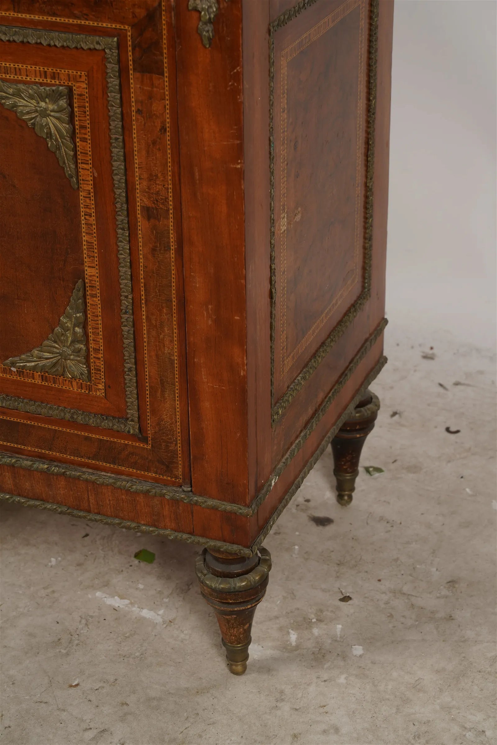 AF4-023: Antique Early 20th Century Louis XVI Gilt Metal Mounted Walnut Marquetry Bedside Commode