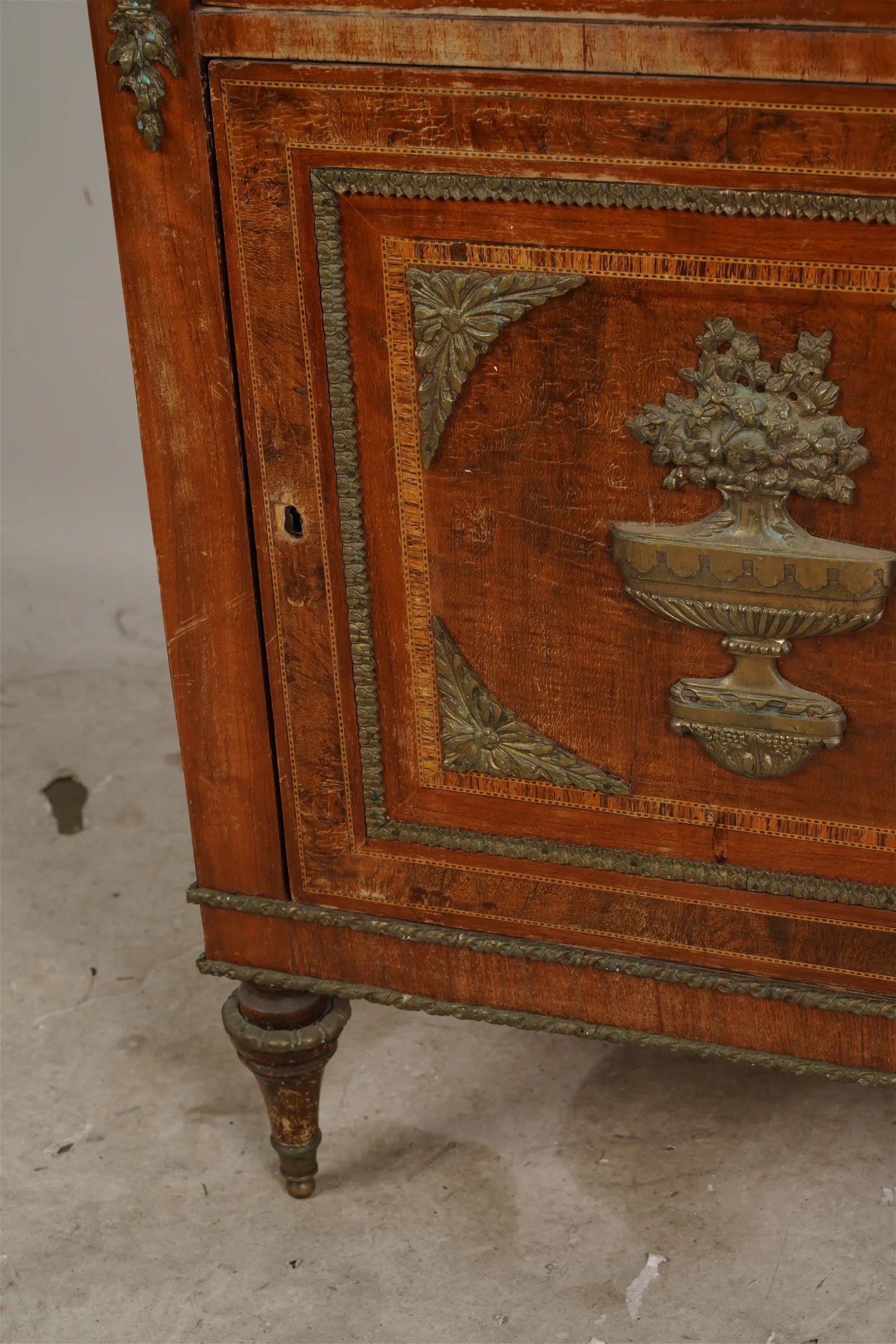 AF4-023: Antique Early 20th Century Louis XVI Gilt Metal Mounted Walnut Marquetry Bedside Commode