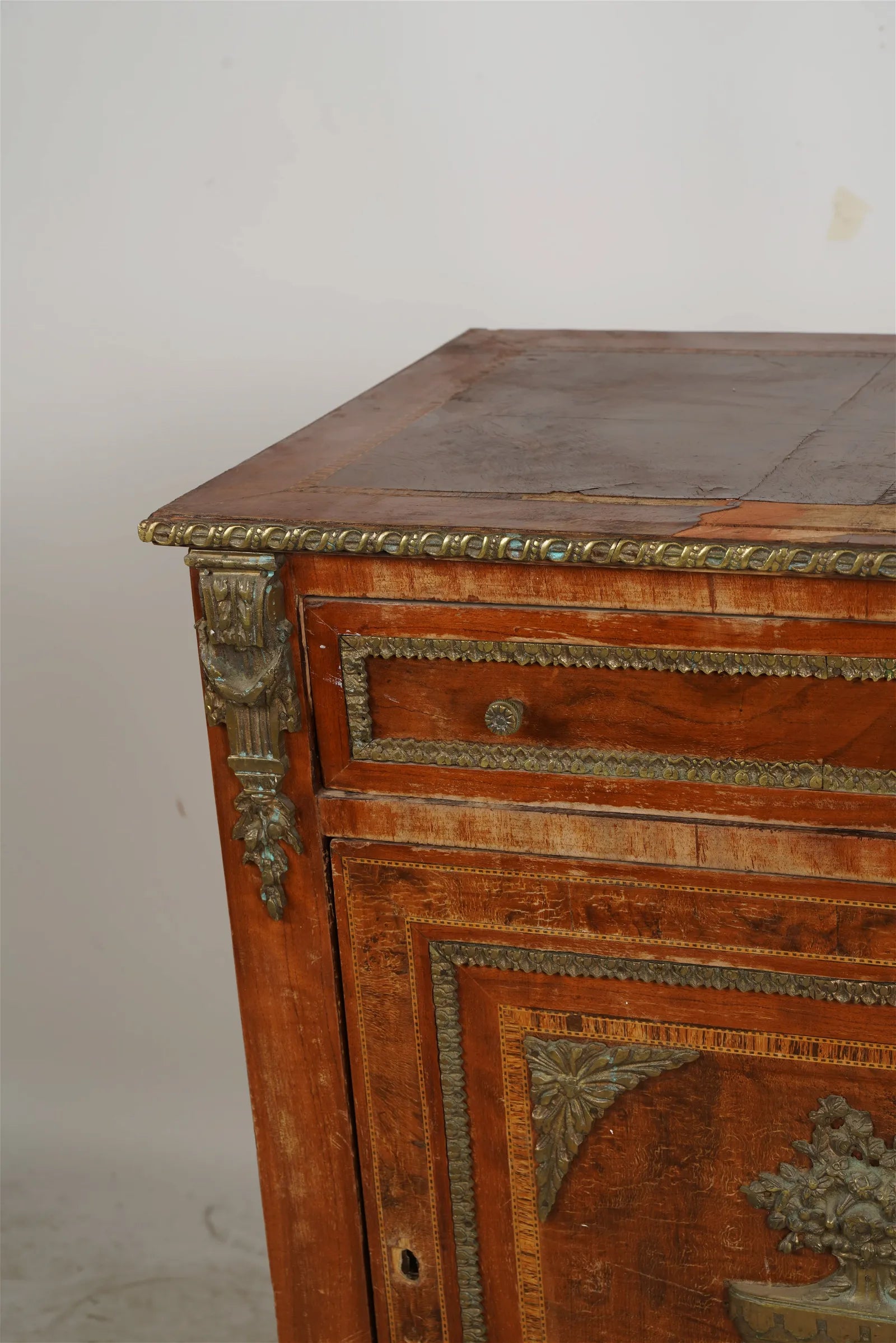 AF4-023: Antique Early 20th Century Louis XVI Gilt Metal Mounted Walnut Marquetry Bedside Commode