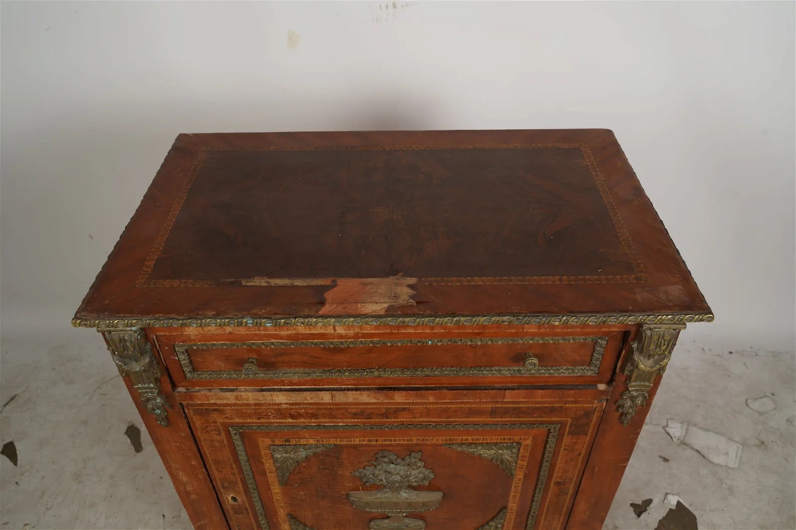 AF4-023: Antique Early 20th Century Louis XVI Gilt Metal Mounted Walnut Marquetry Bedside Commode