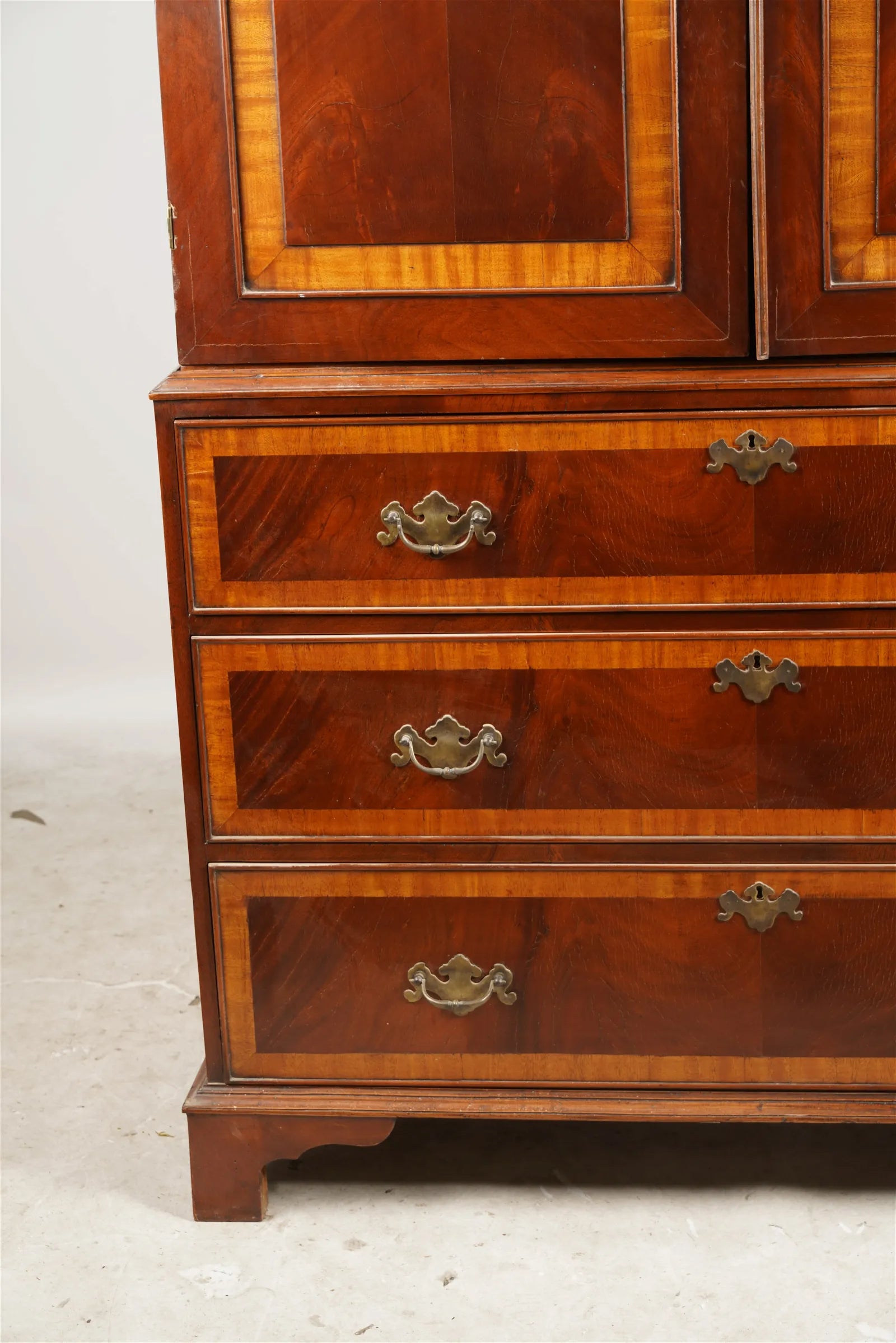 AF3-024: Late 20th Century English Georgian Mahogany & Satinwood Linen Press Entertainment Cabinet