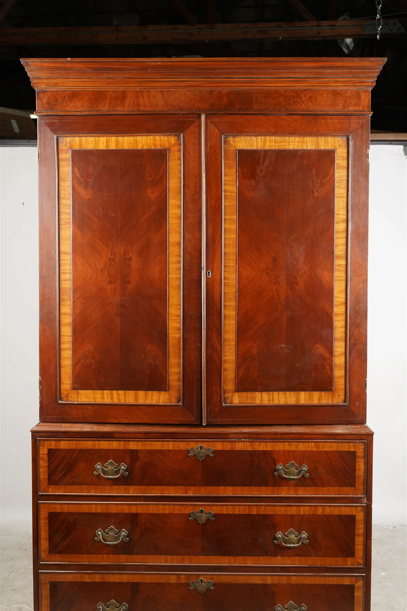 AF3-024: Late 20th Century English Georgian Mahogany & Satinwood Linen Press Entertainment Cabinet