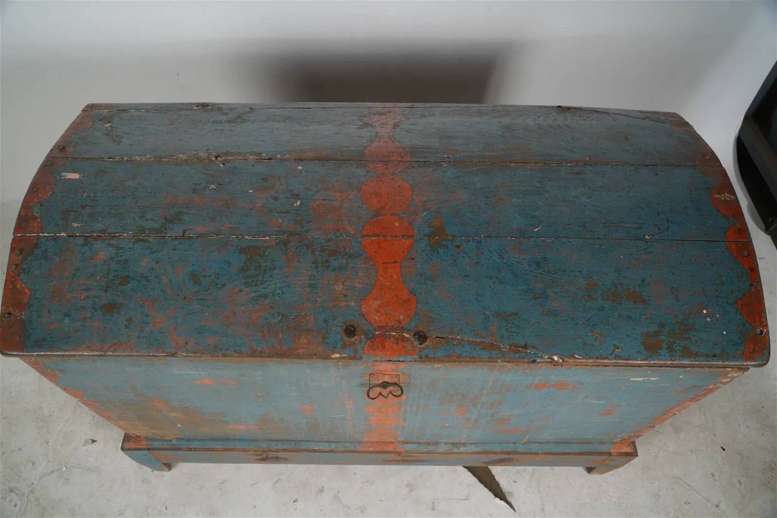 AF4-202: Antique Early 18th C American Colonial Pine Blanket Chest with Original Blue Painted Finish