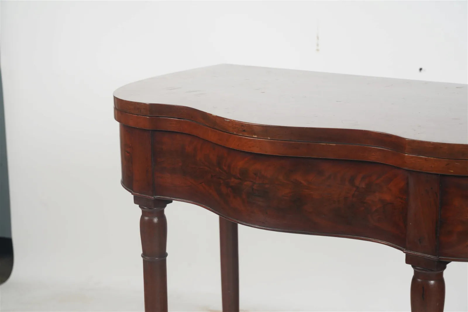 AF1-142: Antique Late 18th Century American Sheraton Mahogany Flip Top Card Table