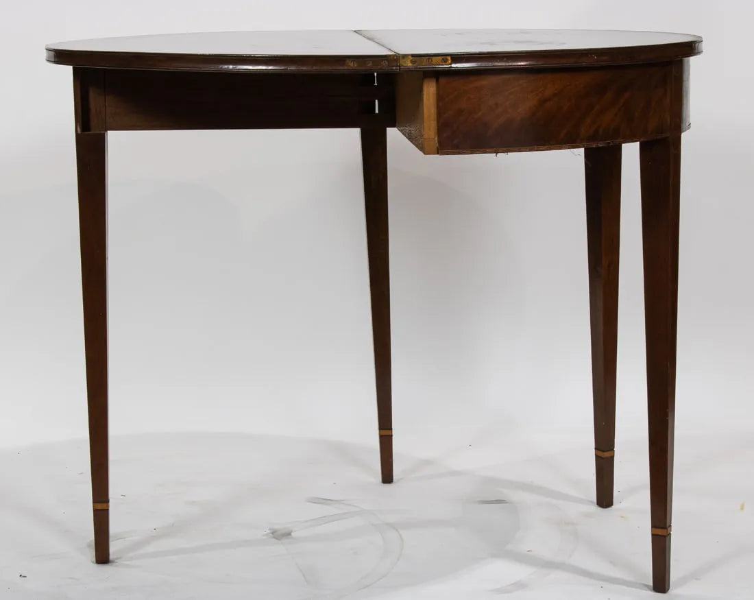 AF1-288: Antique Late 18th Century American Federal Mahogany Flip Top Card Table