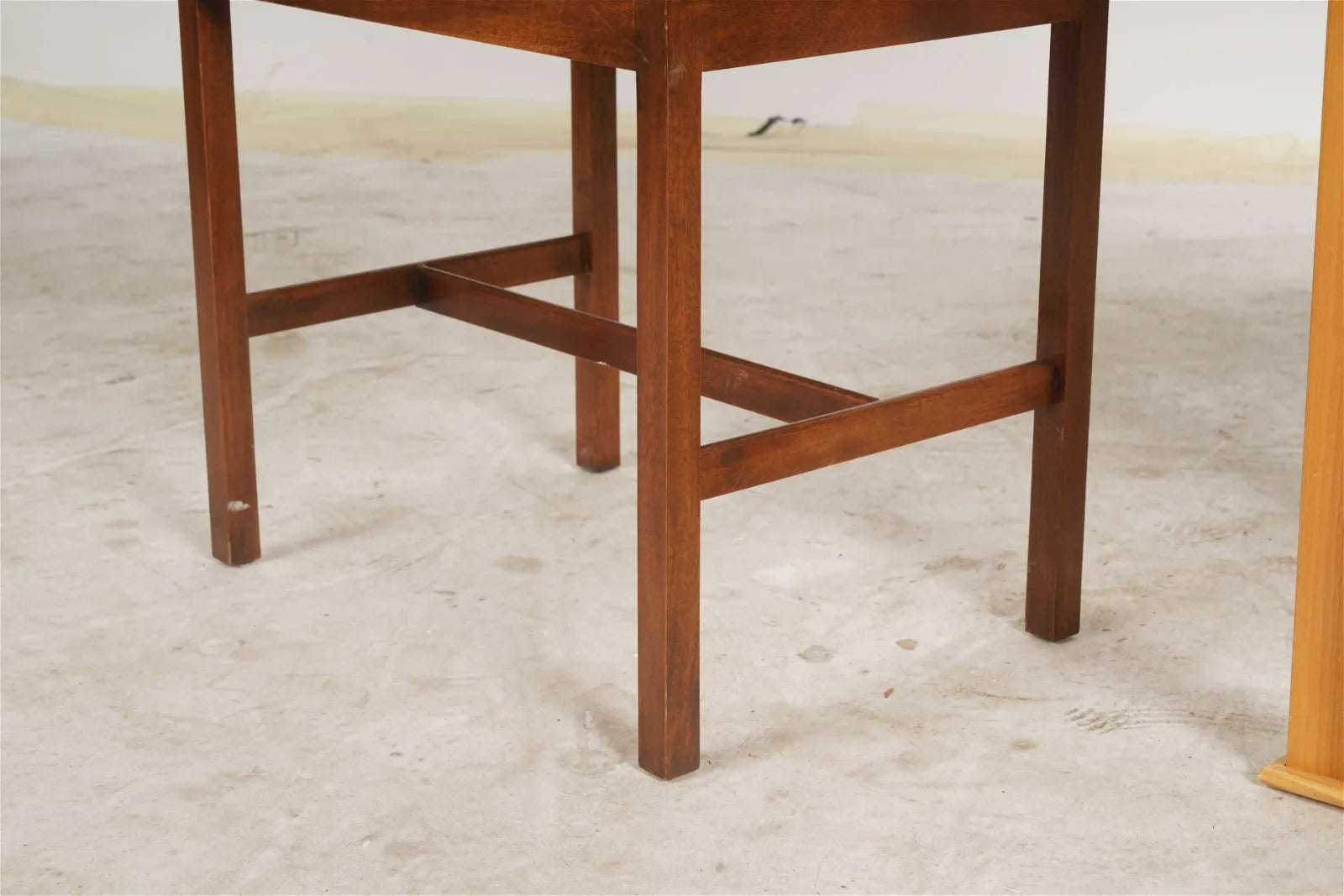 AF1-406: Late 20th Century Georgian Inlay Mahogany Box on Stand Side Table by Baker