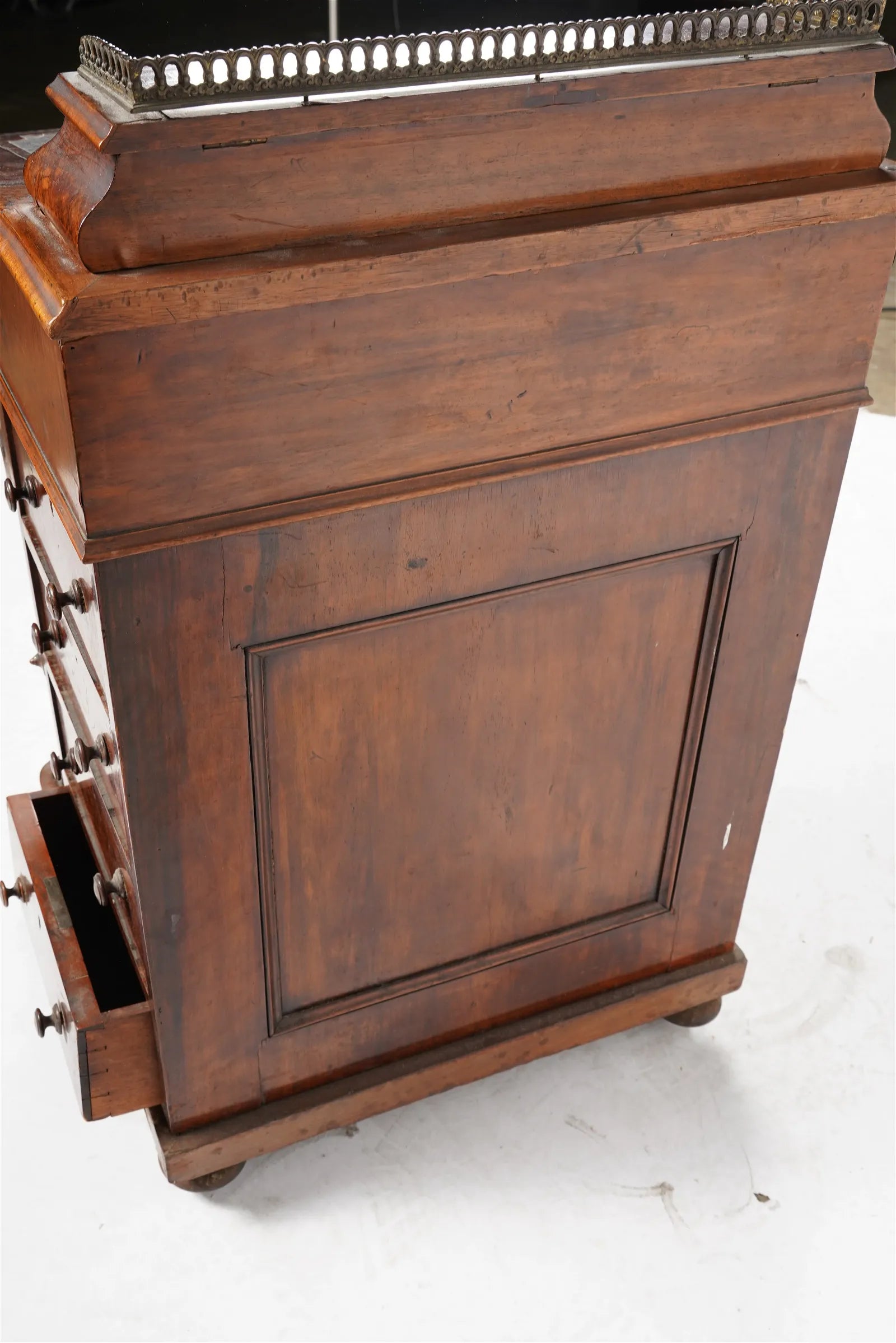 AF5-035: Antique Mid 19th Century English Victorian Inlaid Rosewood Davenport Desk