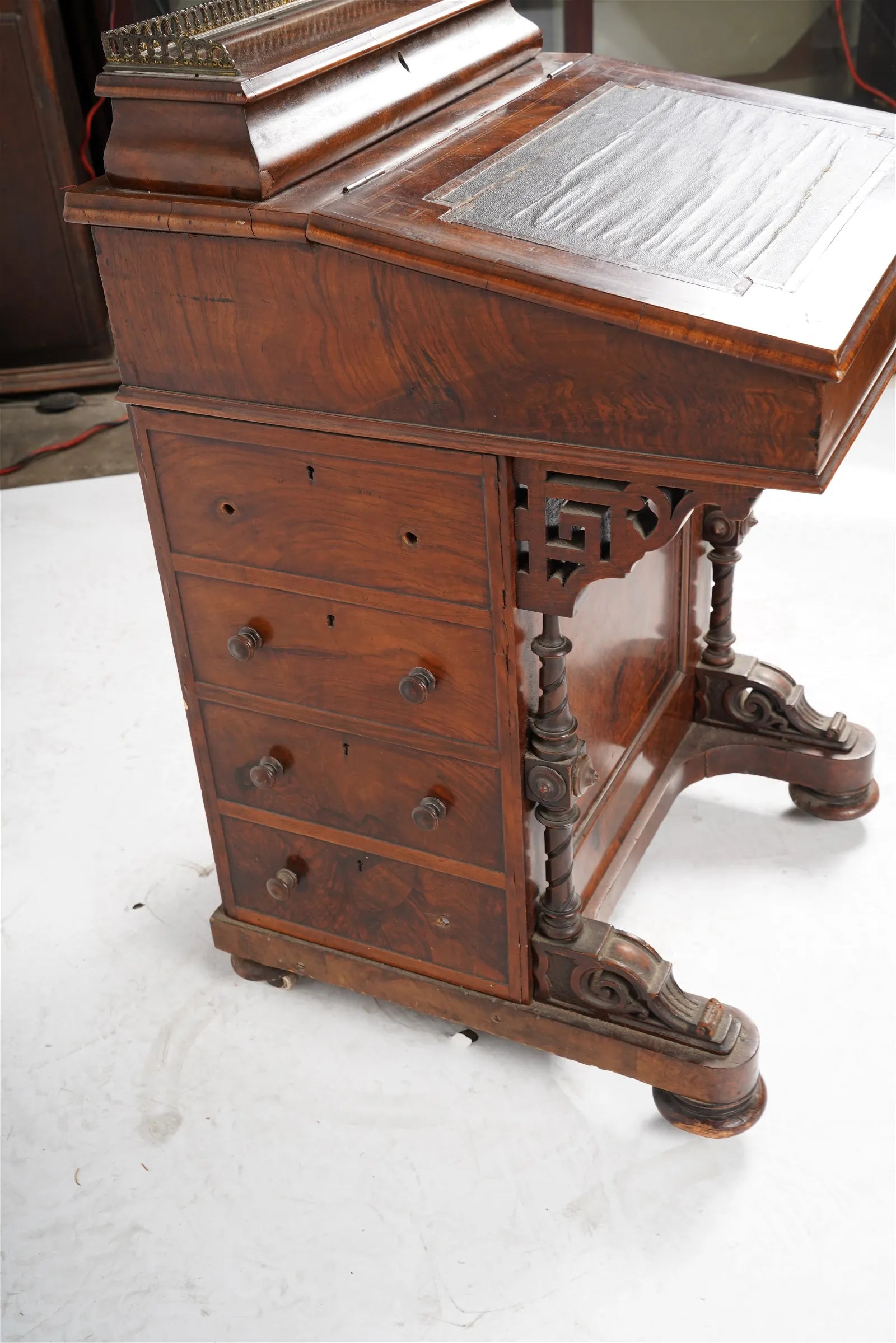 AF5-035: Antique Mid 19th Century English Victorian Inlaid Rosewood Davenport Desk