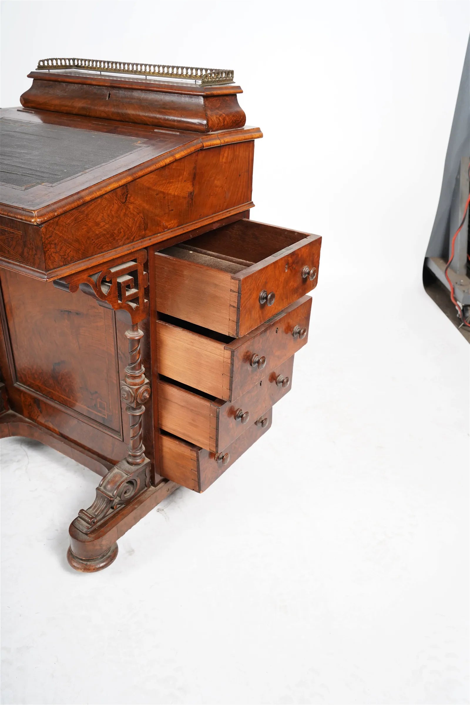 AF5-035: Antique Mid 19th Century English Victorian Inlaid Rosewood Davenport Desk