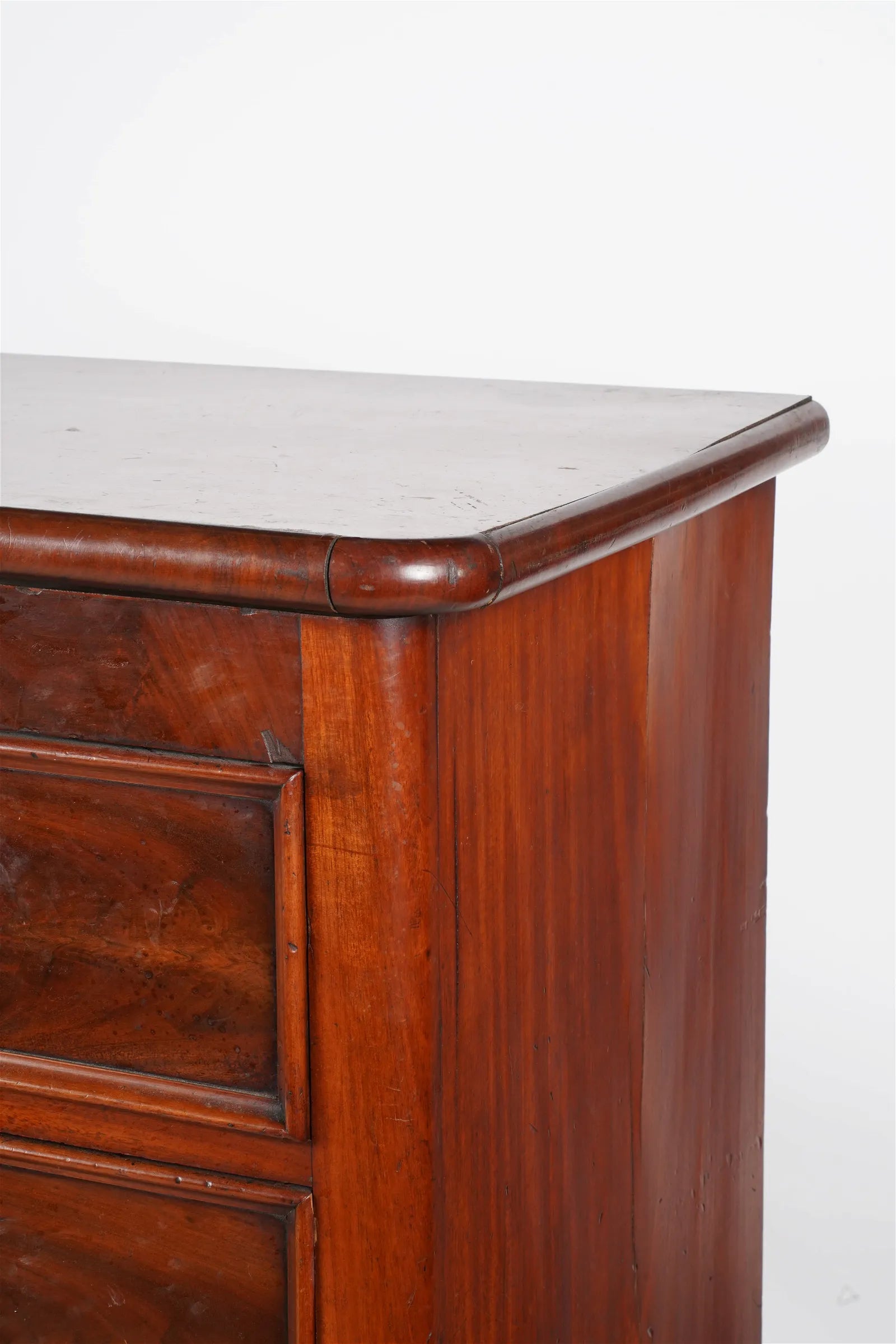 AF4-026: Early - Mid 19th C American Mahogany Sectioned Chest of Drawers