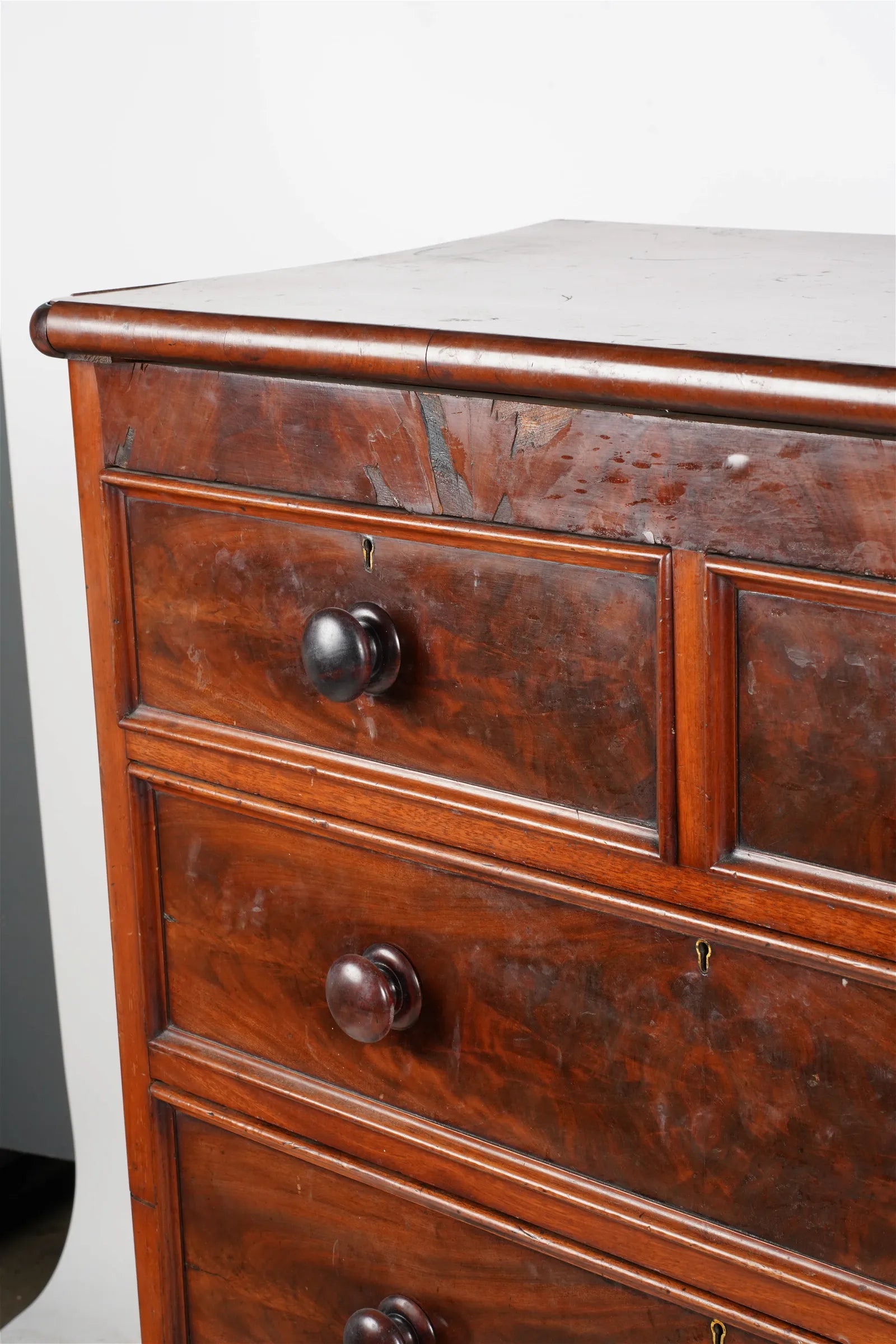 AF4-026: Early - Mid 19th C American Mahogany Sectioned Chest of Drawers