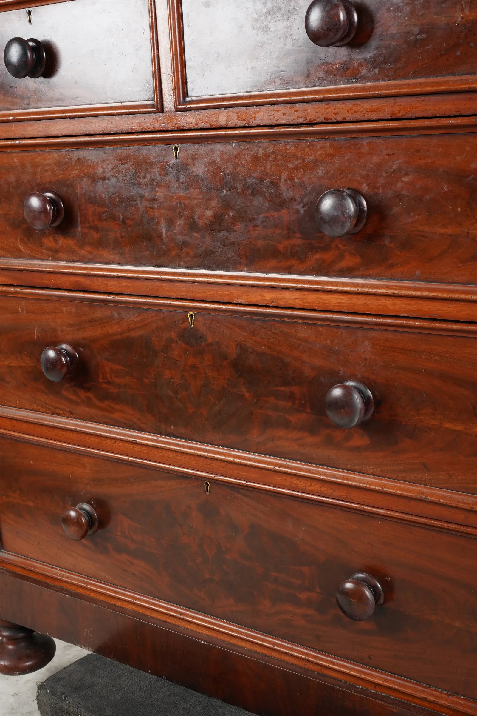 AF4-026: Early - Mid 19th C American Mahogany Sectioned Chest of Drawers