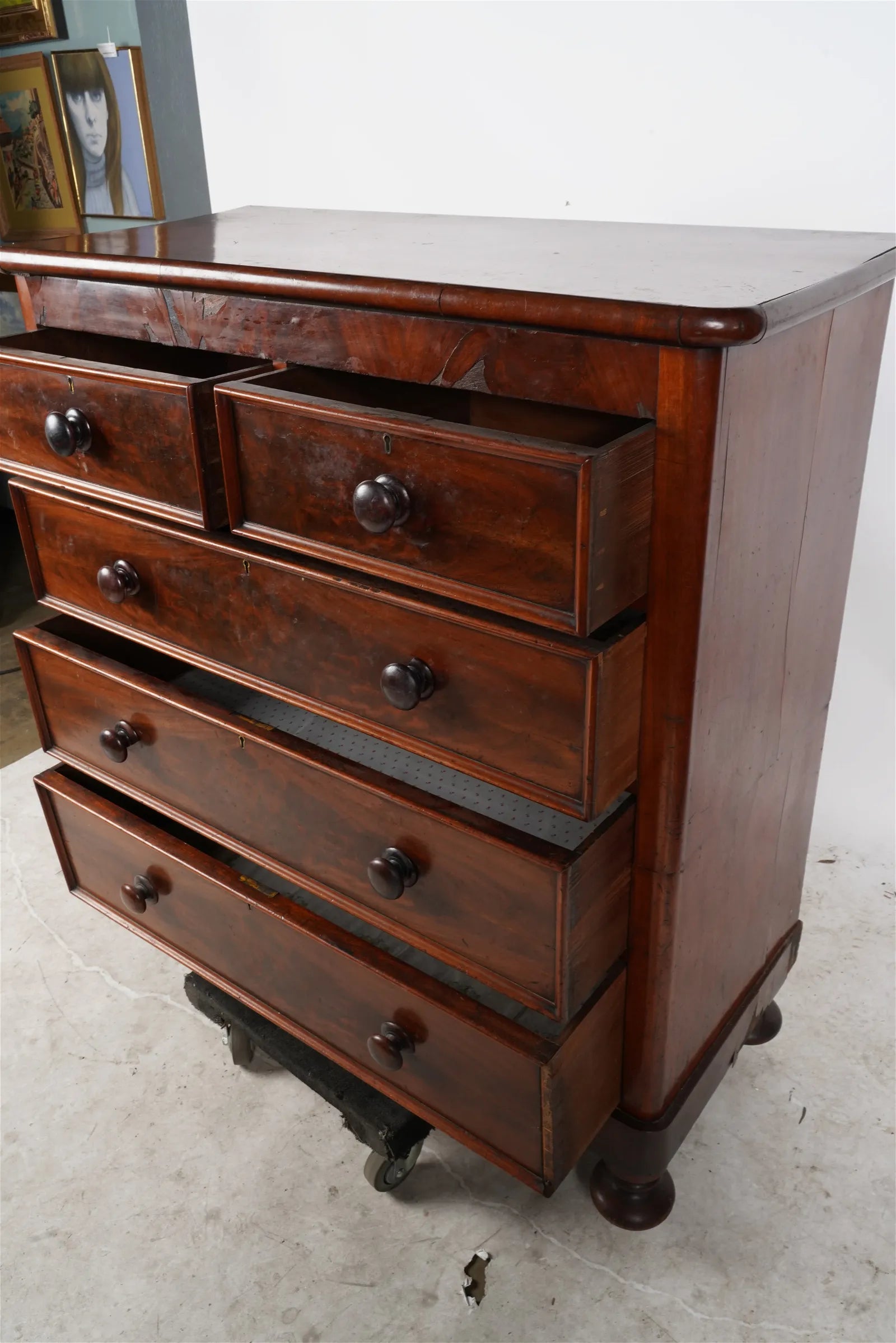 AF4-026: Early - Mid 19th C American Mahogany Sectioned Chest of Drawers